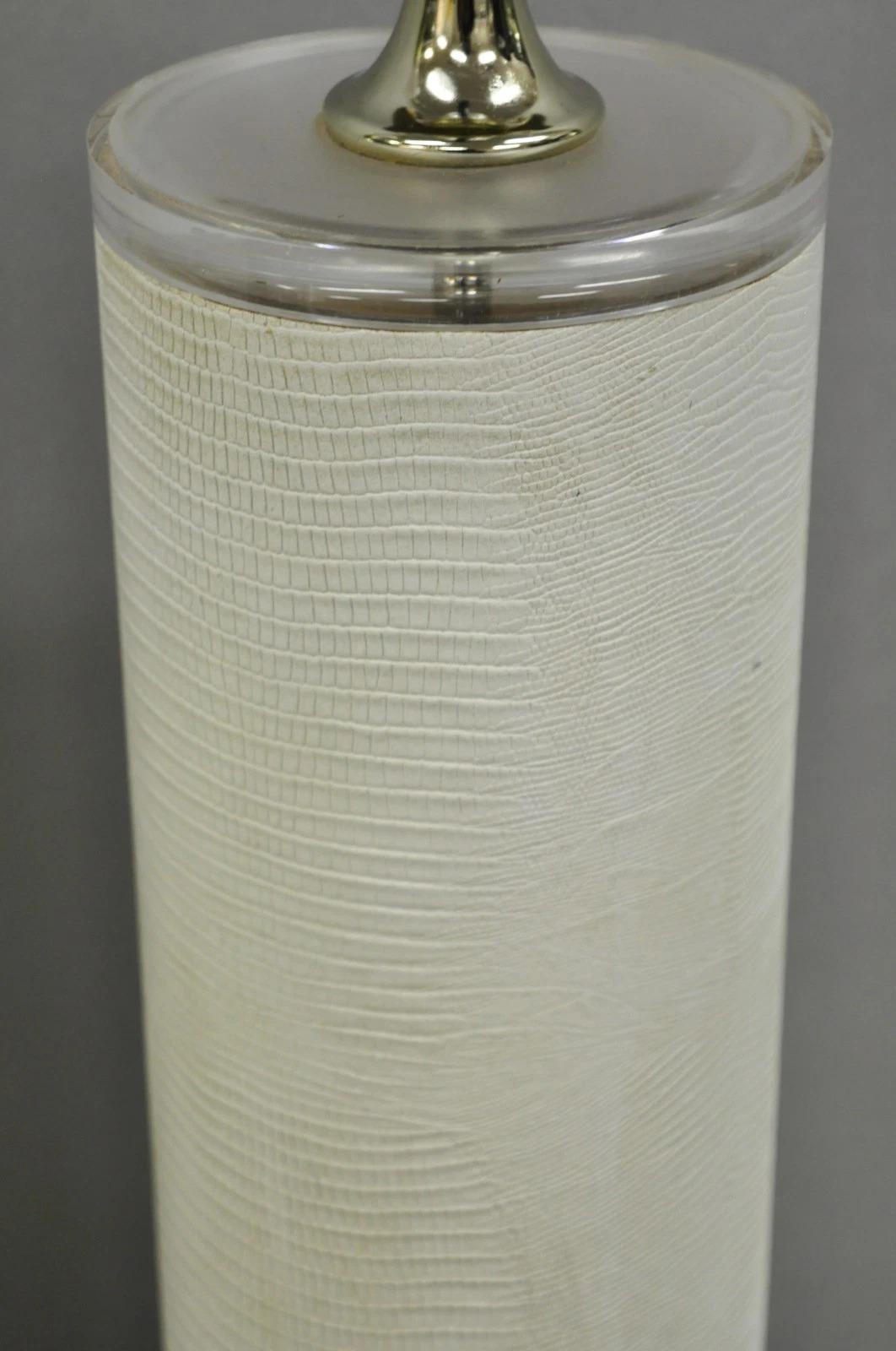 Vintage Hollywood Regency White Faux Alligator Embossed Cylinder Table Lamp Pair In Good Condition For Sale In Philadelphia, PA