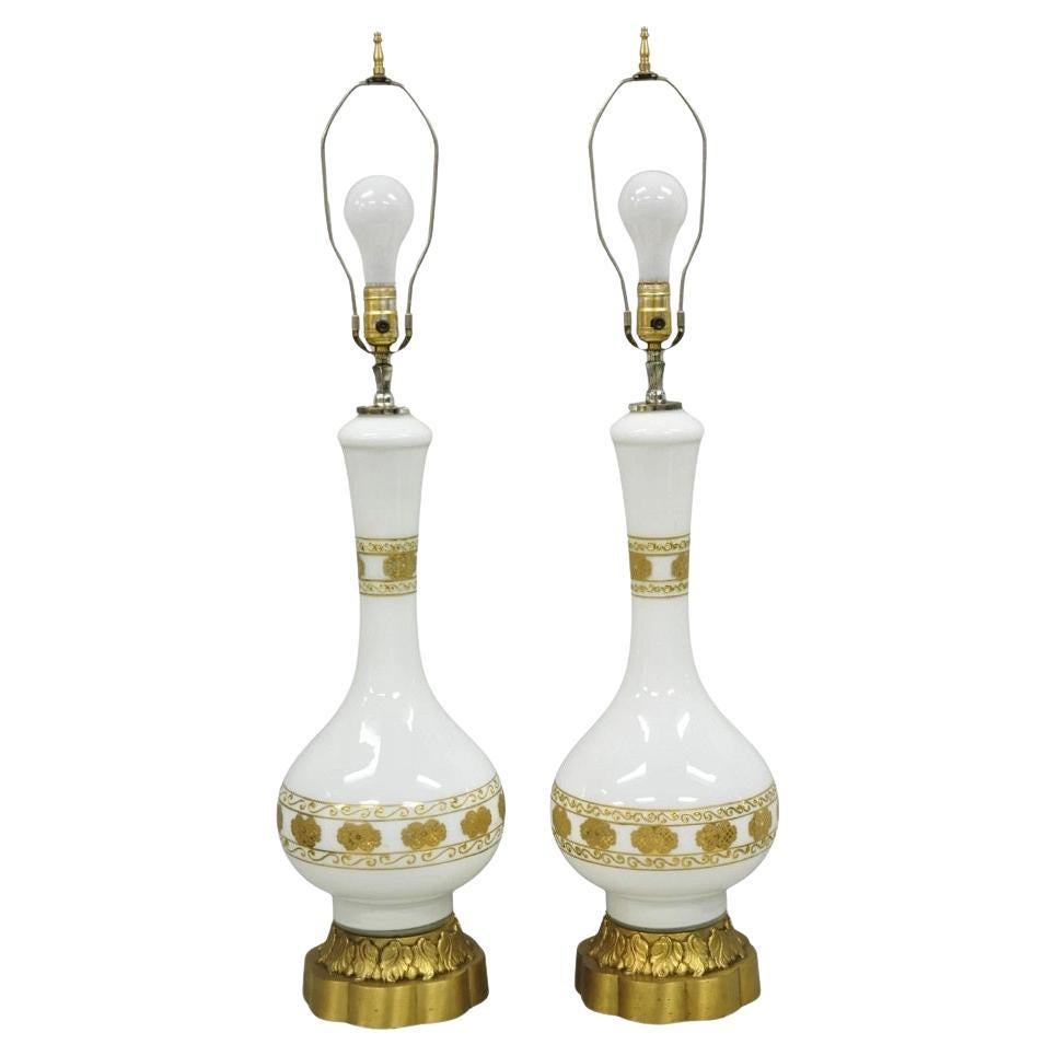Lampade da tavolo Jardiniere vintage Hollywood Regency in vetro bianco e oro dorato - una coppia
