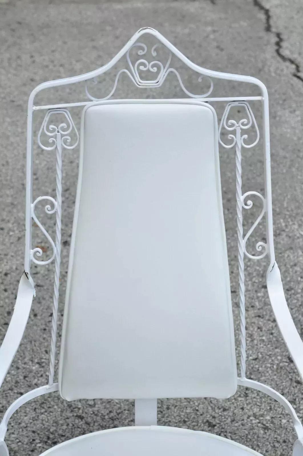Ensemble de salle à manger pivotante vintage Hollywood Regency en fer blanc - 5 pièces Bon état - En vente à Philadelphia, PA