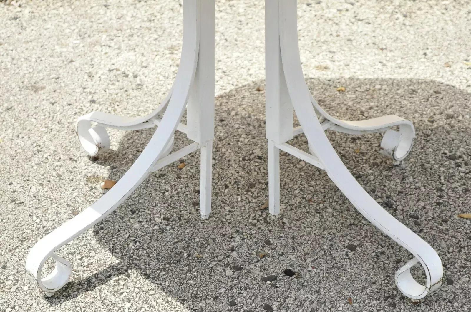 Ormeau Ensemble de salle à manger pivotante vintage Hollywood Regency en fer blanc - 5 pièces en vente