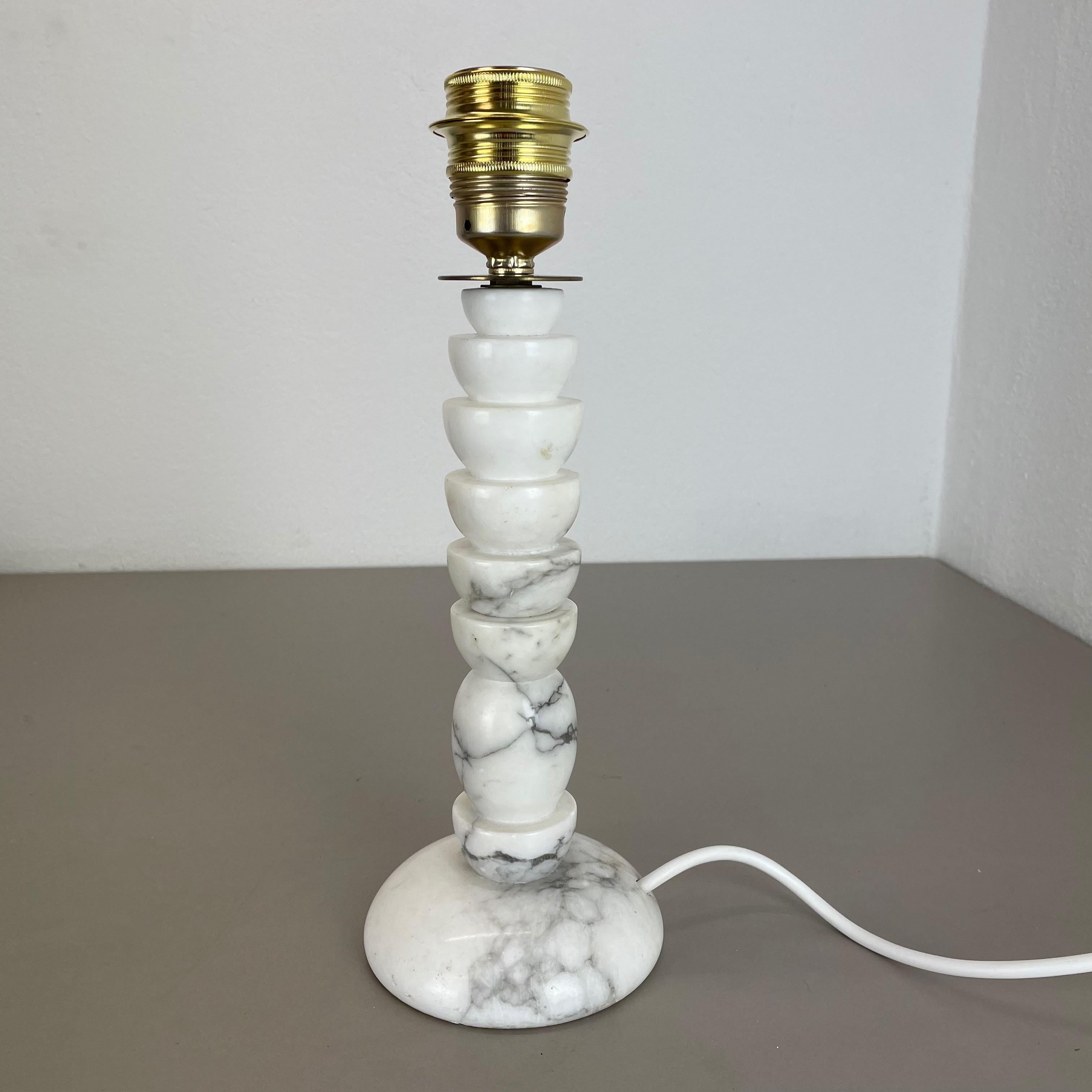 Metal Vintage Hollywood Regency white Onyx Marble Light Base Table Light, Italy, 1970s For Sale