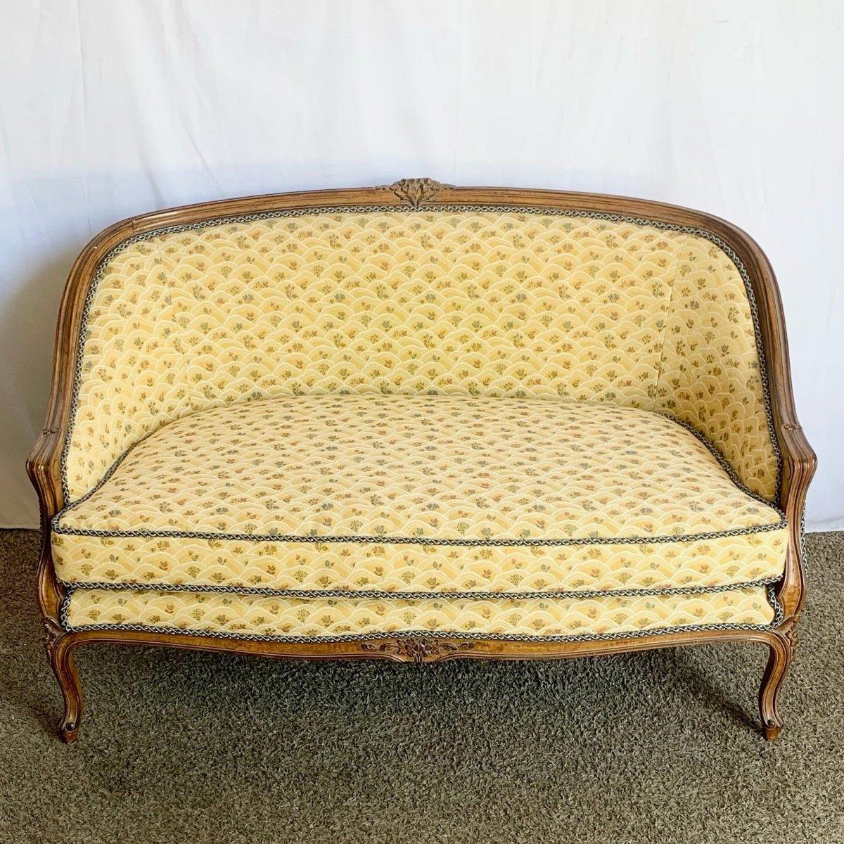 Vintage Hollywood Regency Wooden Settee Sofa In Good Condition For Sale In Delray Beach, FL
