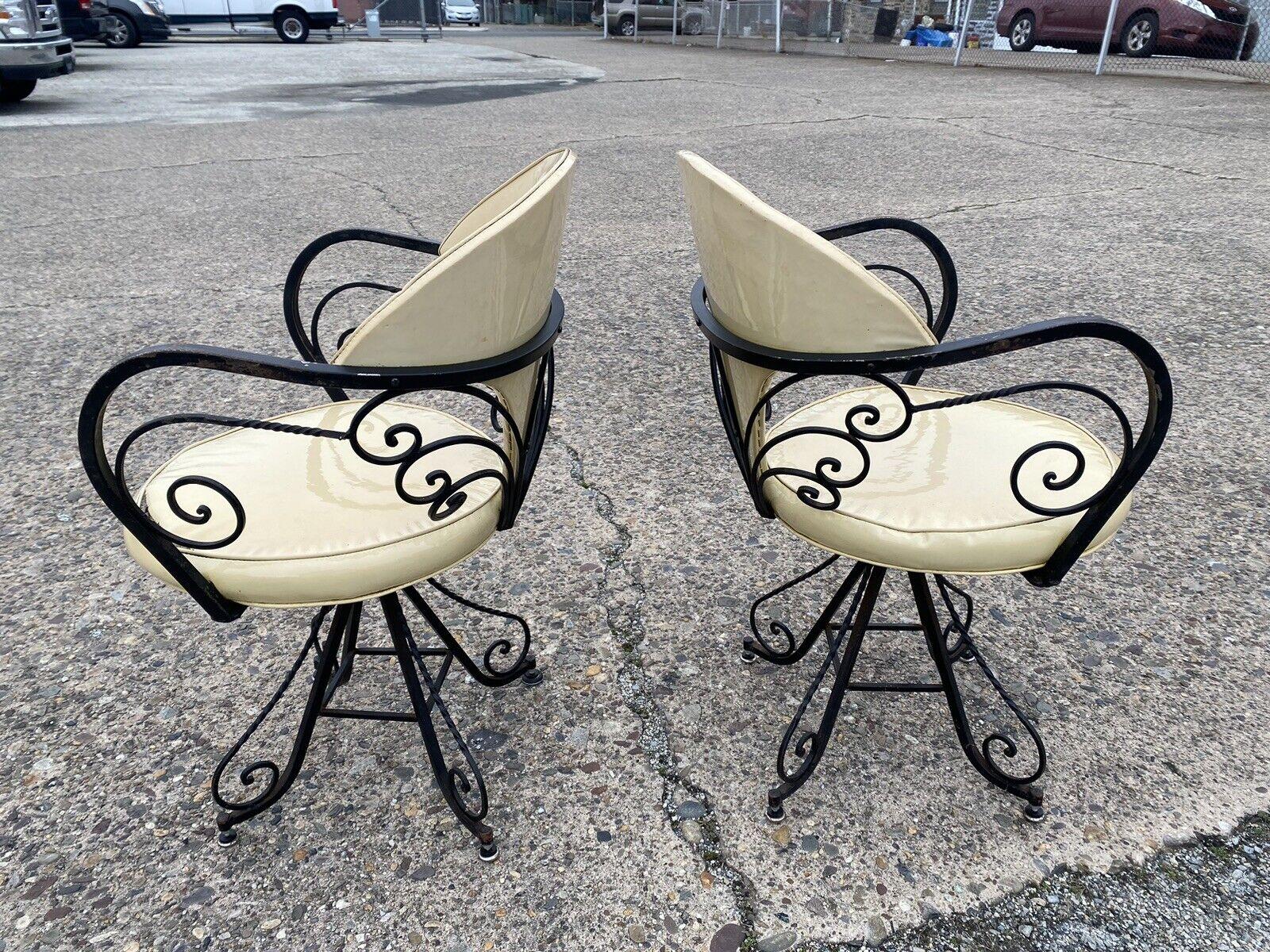 Sedie Club girevoli a farfalla in ferro battuto vintage Hollywood Regency, set di 4 sedie in vendita 5