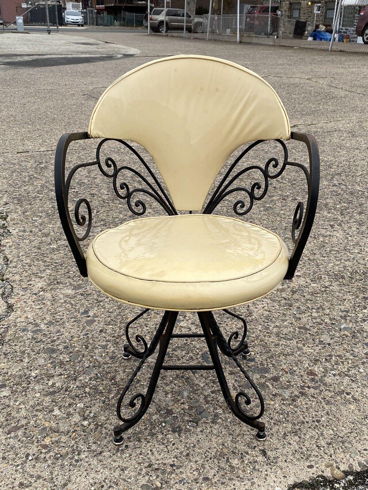 Vintage Hollywood Regency Wrought Iron Butterfly Swivel Club Chairs, Set of 4 In Good Condition For Sale In Philadelphia, PA