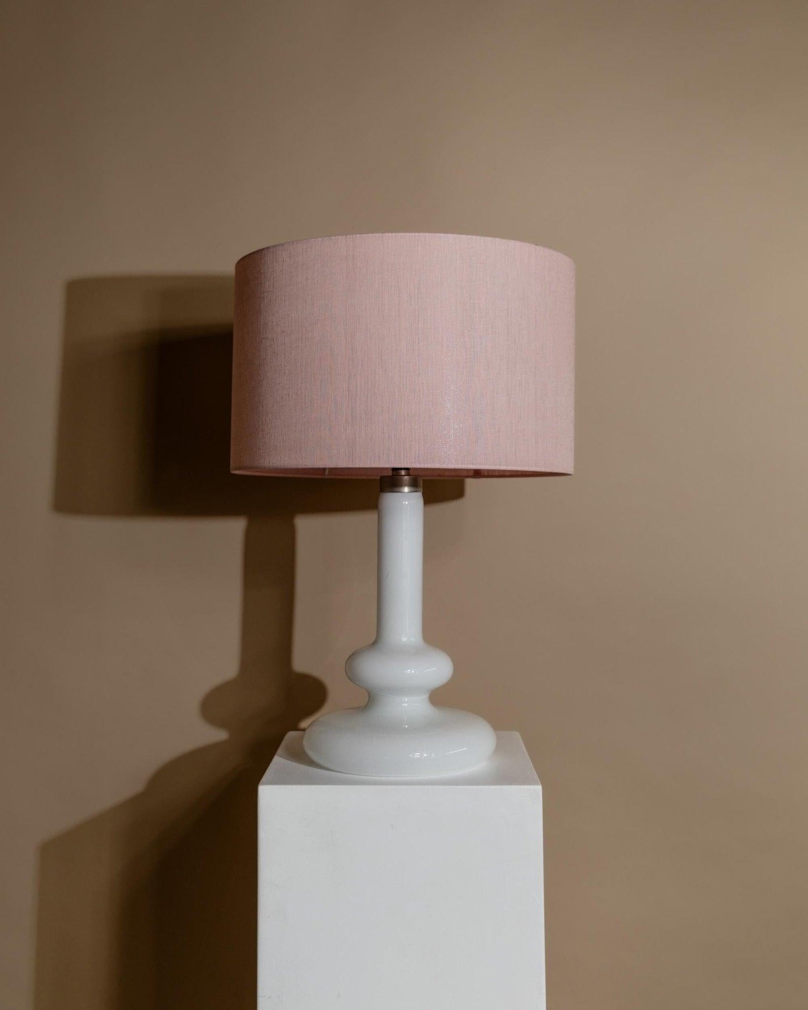 Verre Lampe à poser Vintage Holmegaard Plaza par Hsin-Lung Lin pour Glasværk, 1970 en vente