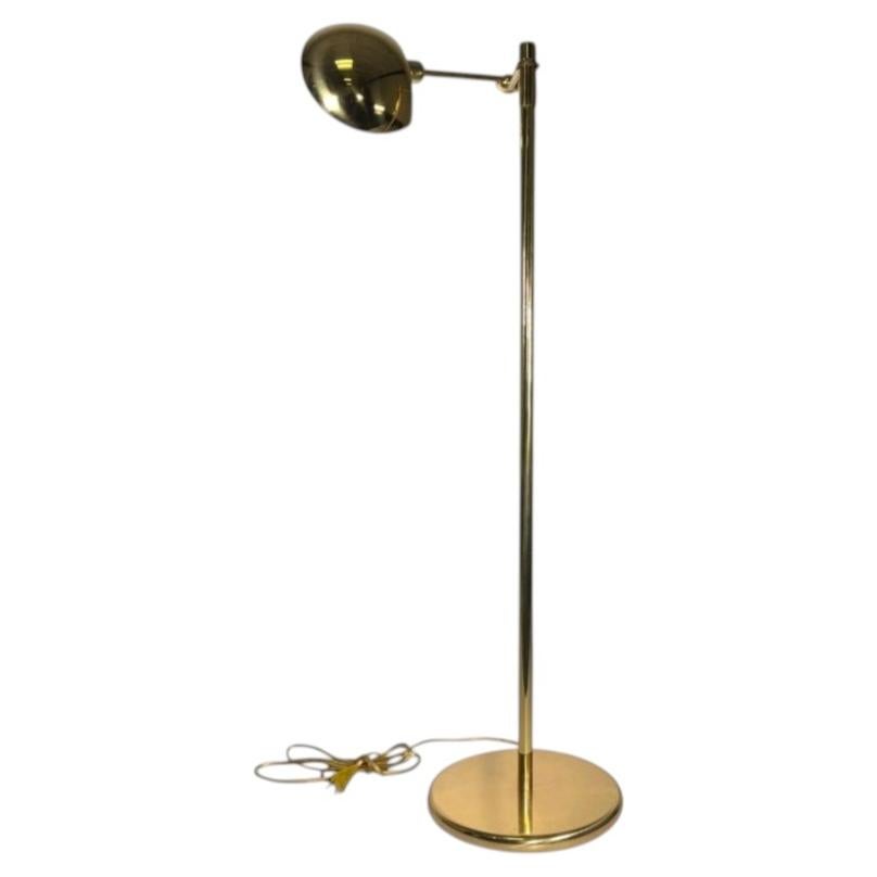 Lampada da terra a braccio oscillante in ottone Holtkotter Leuchten vintage