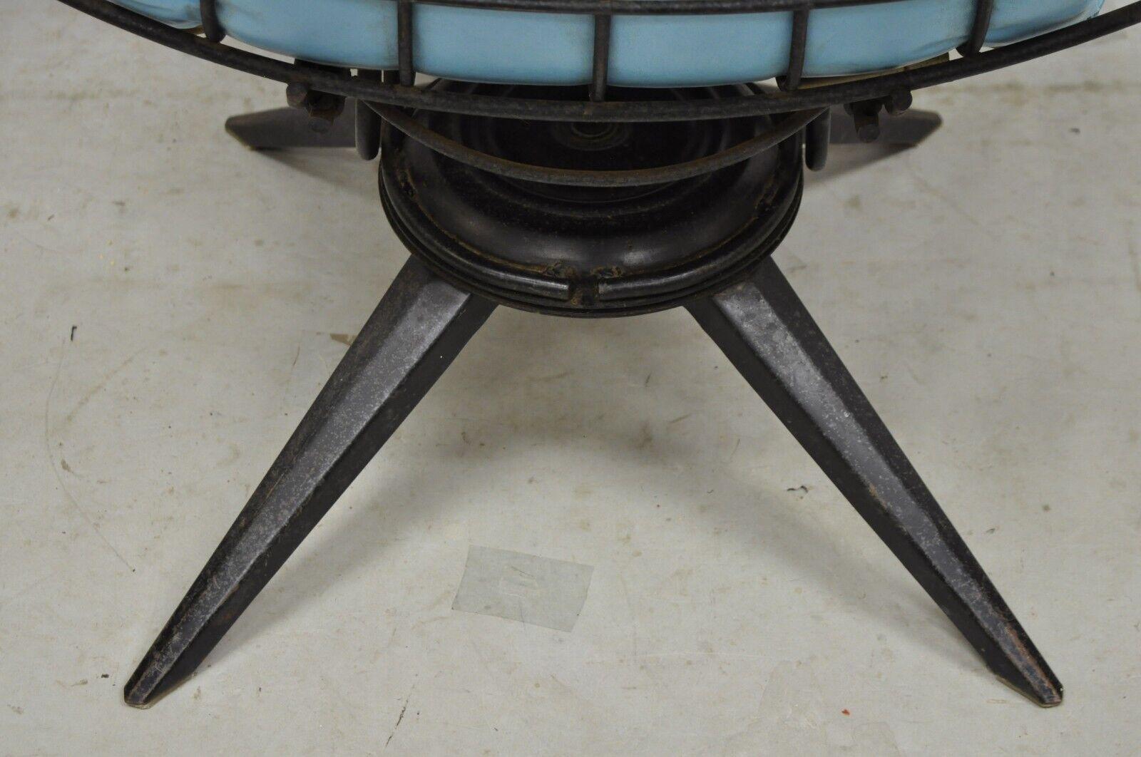 Vintage Homecrest B-25 Headliner Swivel Lounge Chair W/ Original Blue Cushion In Good Condition In Philadelphia, PA