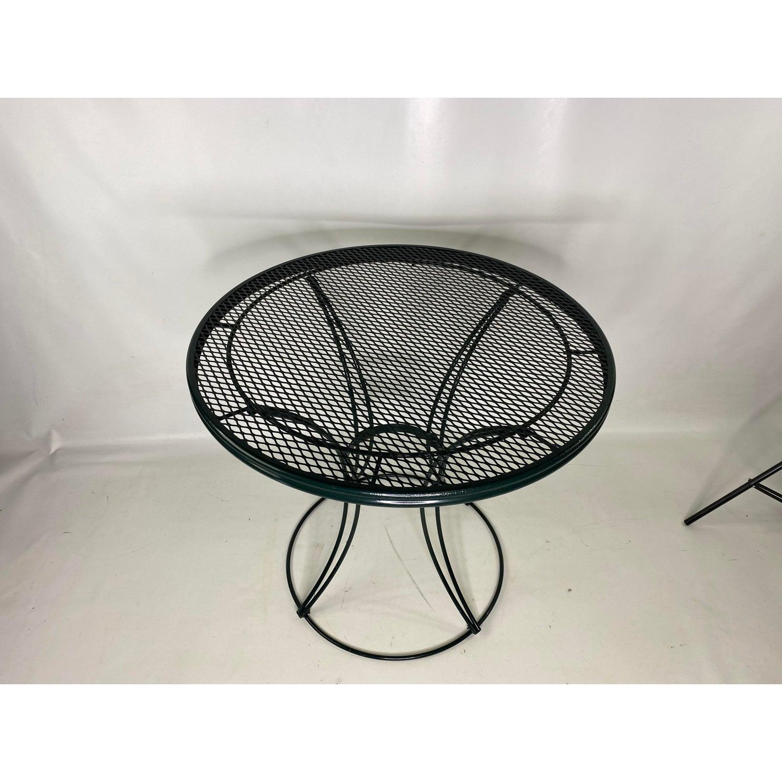 Vintage Homecrest Wire side table

The color of the table is dark green.