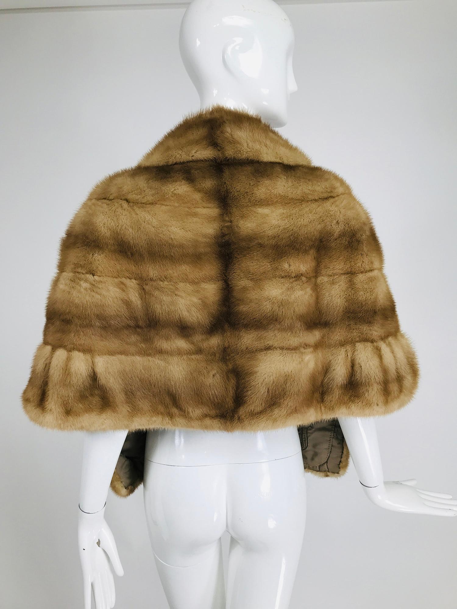 Vintage Honey Blond Mink Stole with Hidden Sleeves 1960s In Good Condition In West Palm Beach, FL