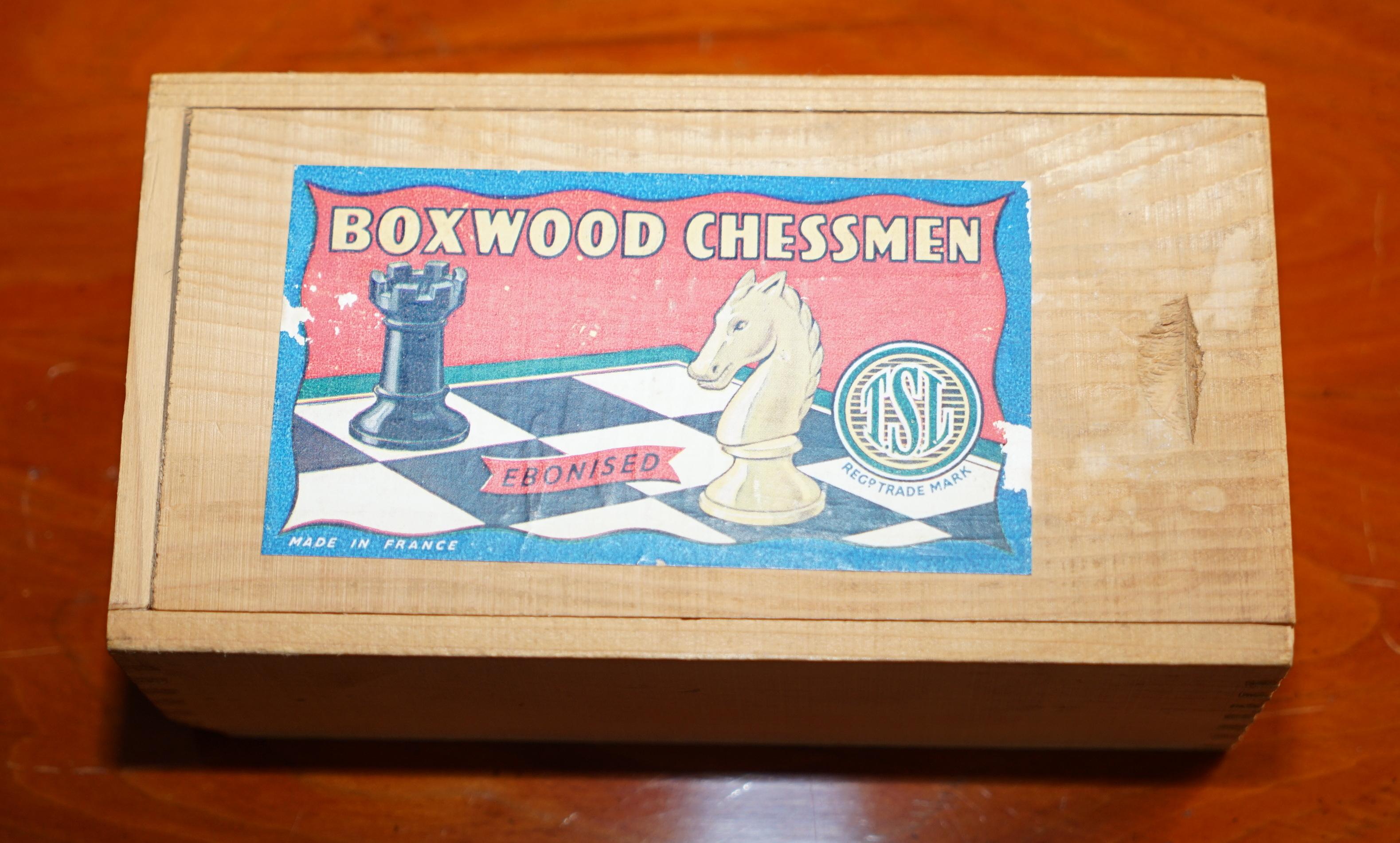 Vintage Honey Oak Chess Board Couchtisch mit Vintage Ebonised Chess Set im Angebot 11