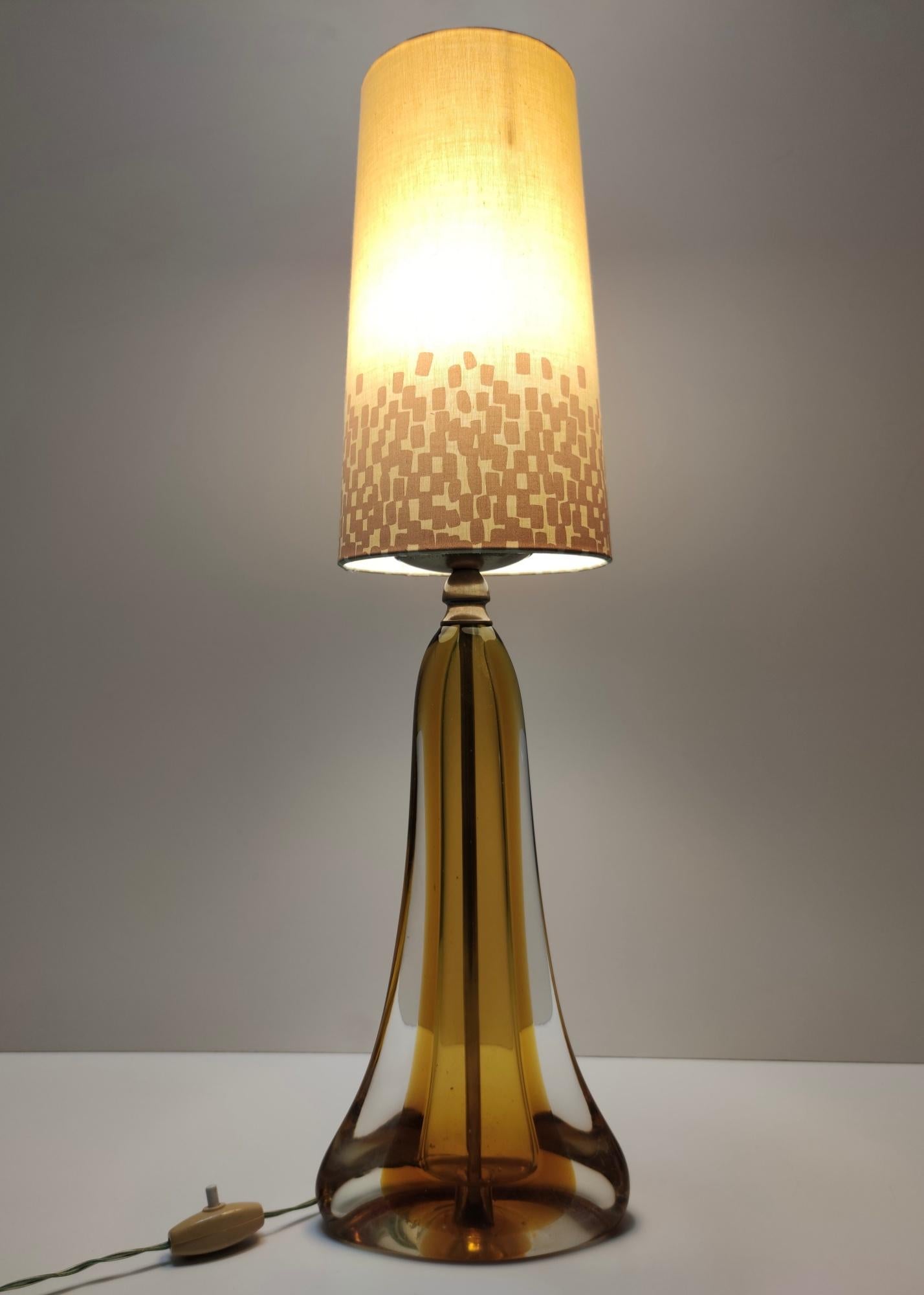 Italian Vintage Honey Yellow Murano Glass Table Lamp Ascribable to Gino Cenedese, Italy