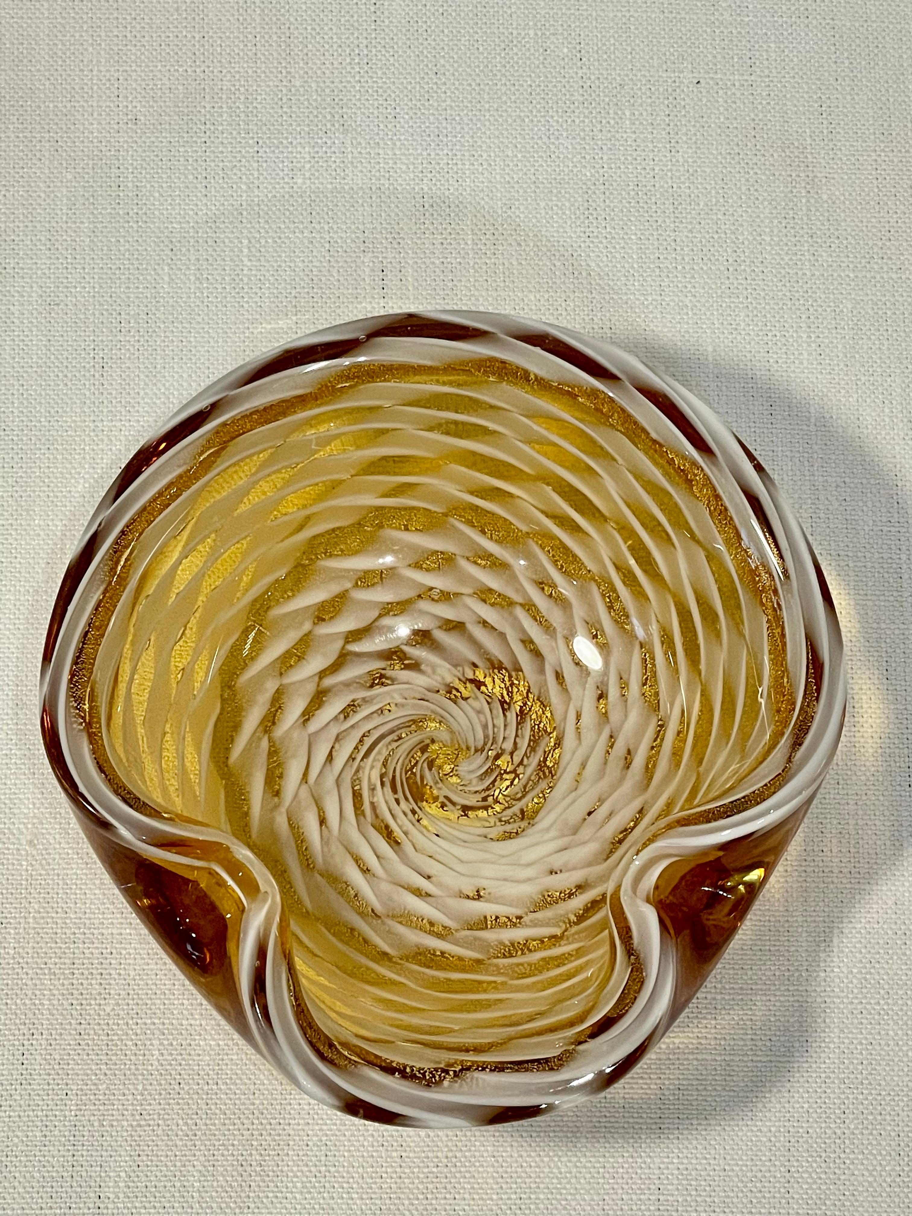 Hand-blown honeycomb Murano glass.
White swirled embedded.

