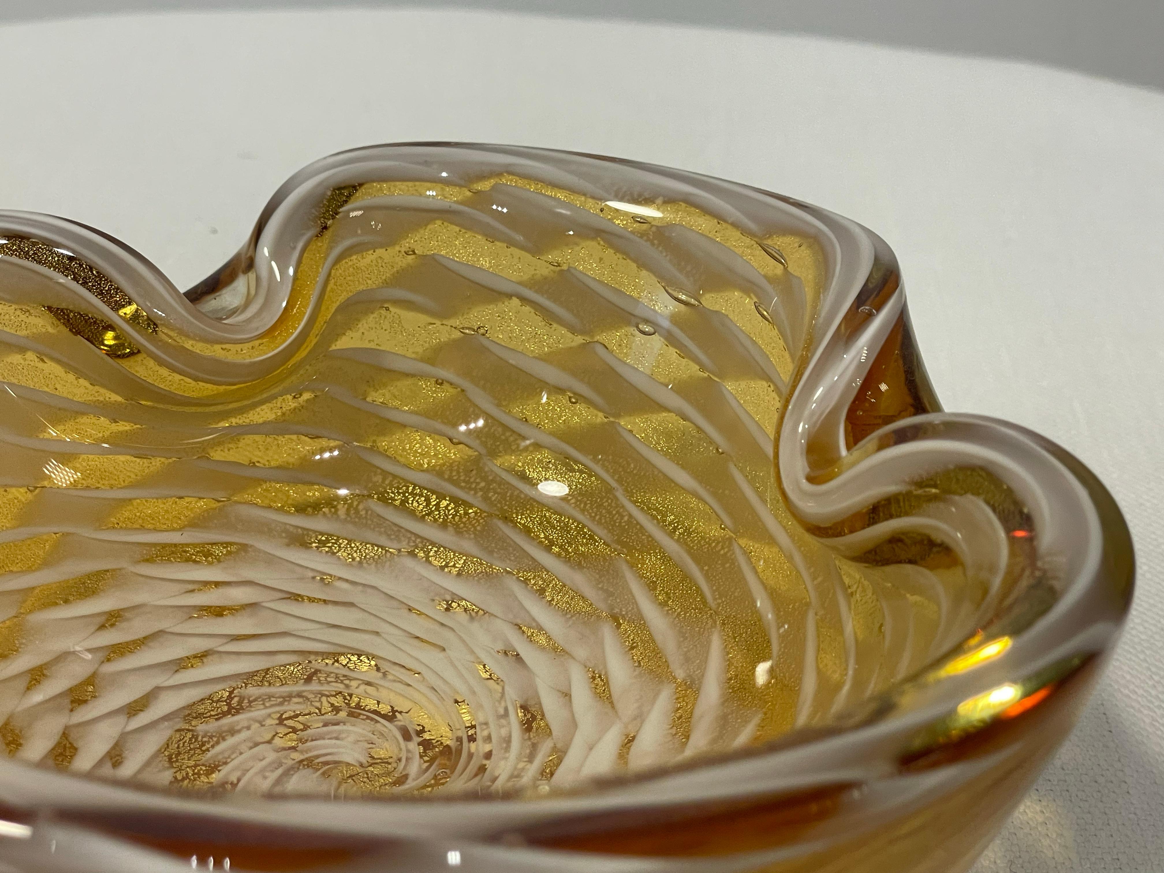 Vintage Honeycomb Murano Dish In Excellent Condition In West Hollywood, CA