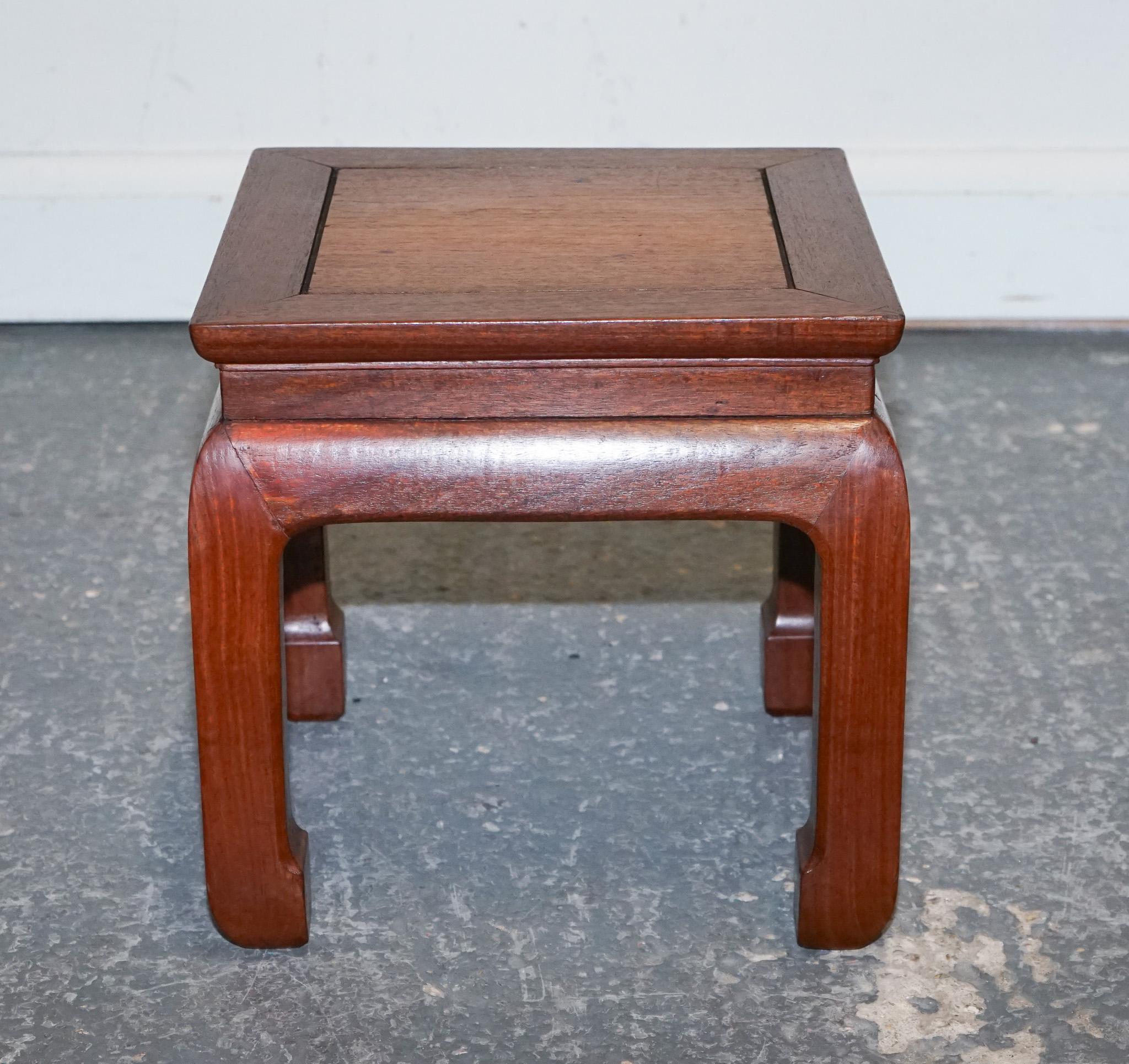 VINTAGE MESA DE EXPOSICIÓN DE MADERA DURA HONG KONG MESA BAJA PARA ALTAR DE ESTILO MiNG Chino en venta