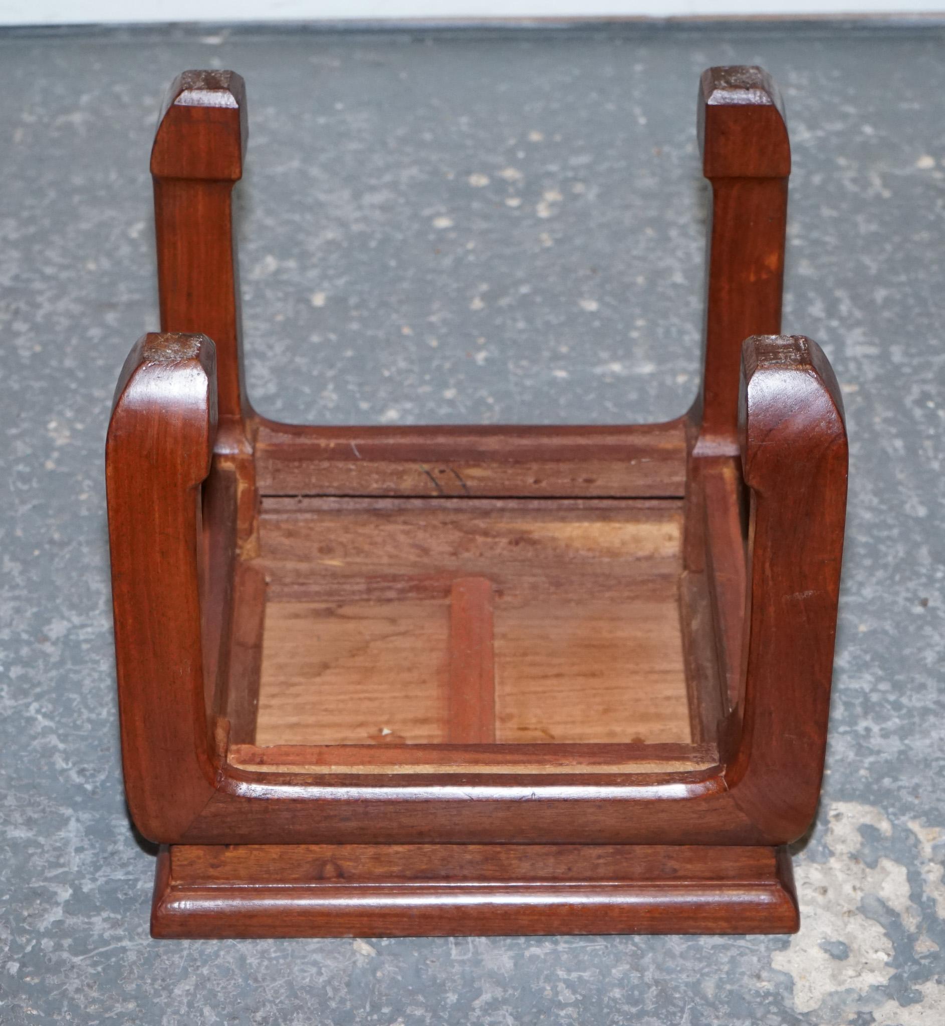 VINTAGE MESA DE EXPOSICIÓN DE MADERA DURA HONG KONG MESA BAJA PARA ALTAR DE ESTILO MiNG en venta 1