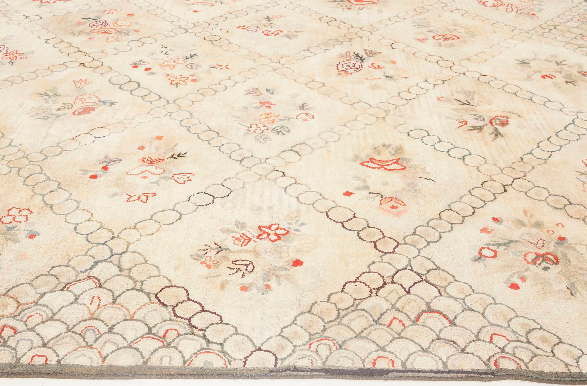Vintage Hooked Floral Handmade Wool Rug In Good Condition For Sale In New York, NY