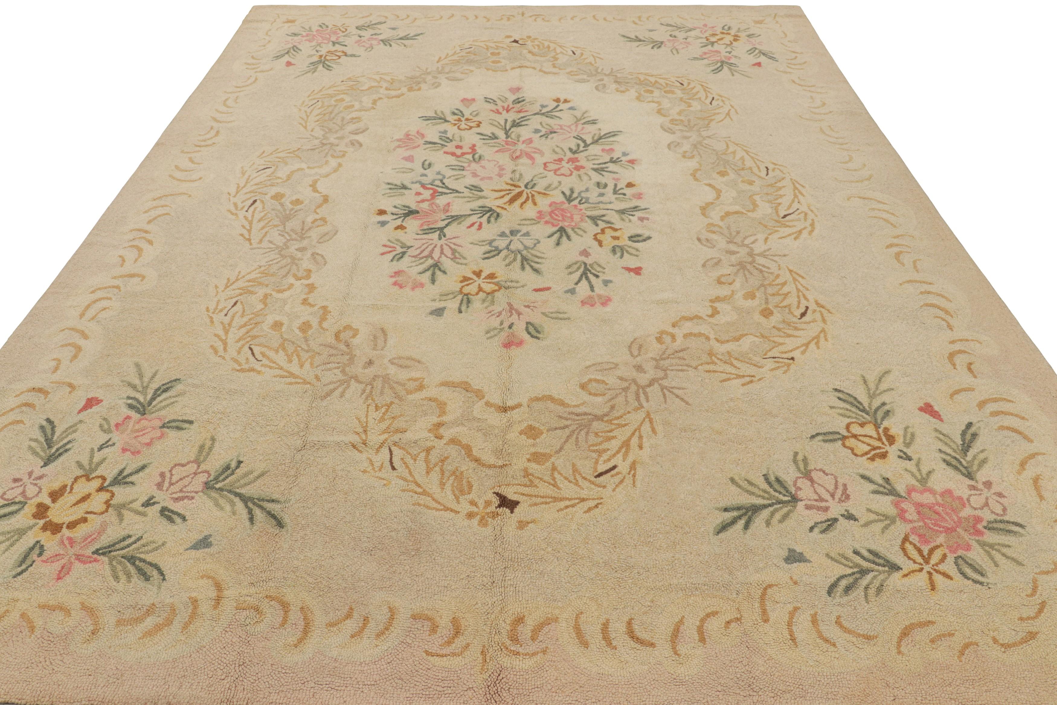 Annodato a mano Tappeto vintage con ganci in crema con medaglione floreale  Rug & Kilim in vendita