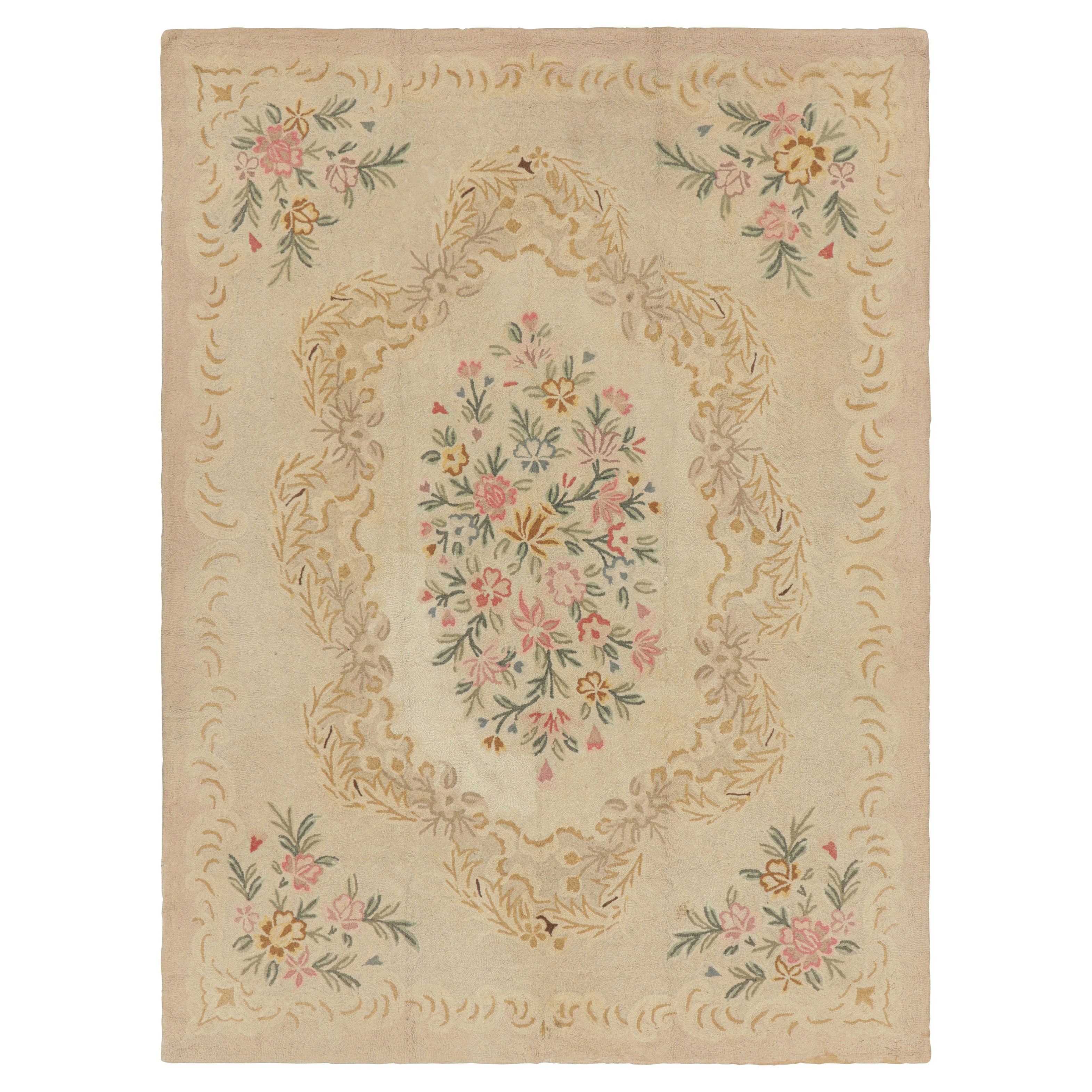 Tappeto vintage con ganci in crema con medaglione floreale  Rug & Kilim in vendita