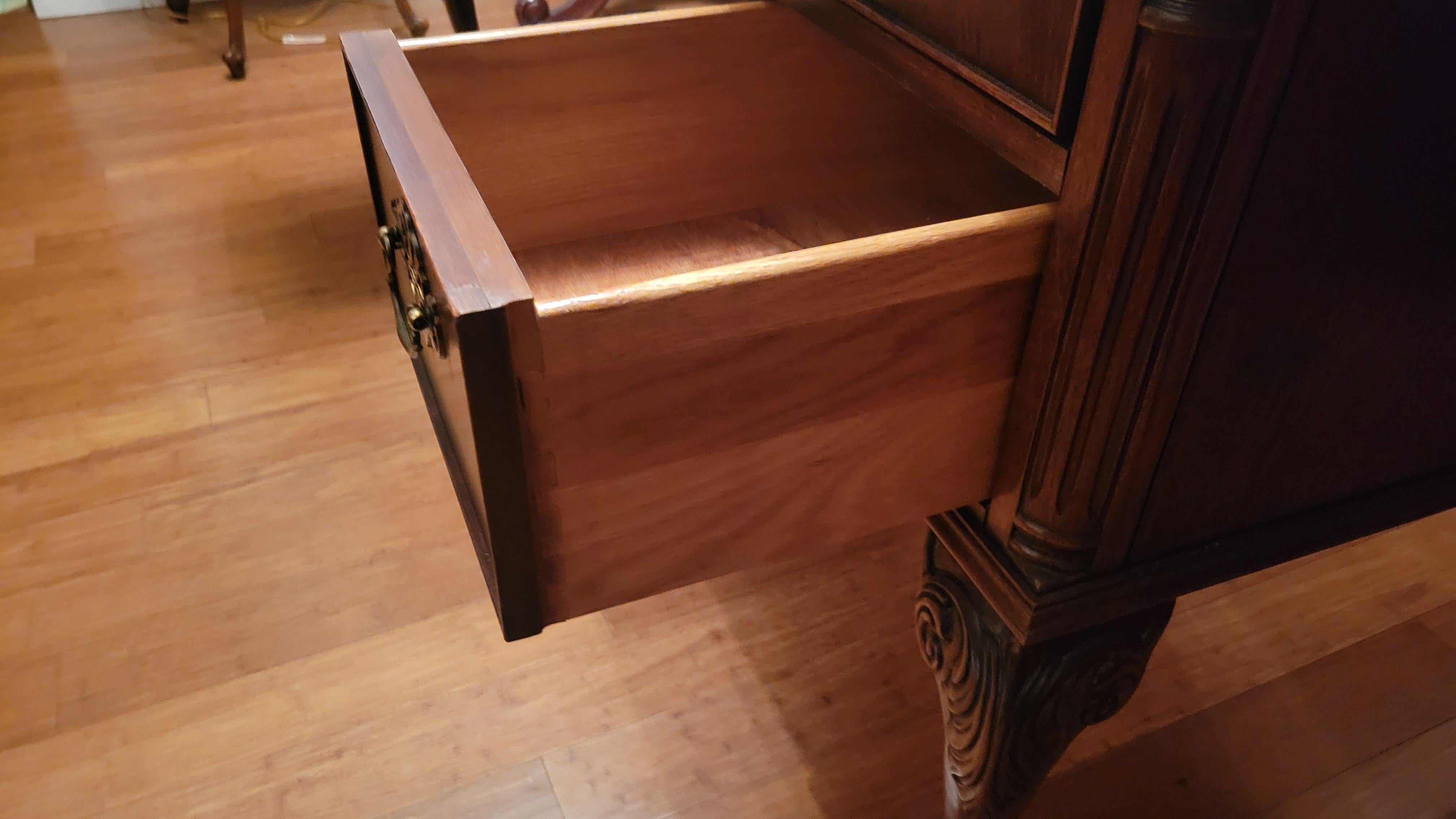 Vintage Hooker Furniture Solid Wood Archivist Desk in vendita 5
