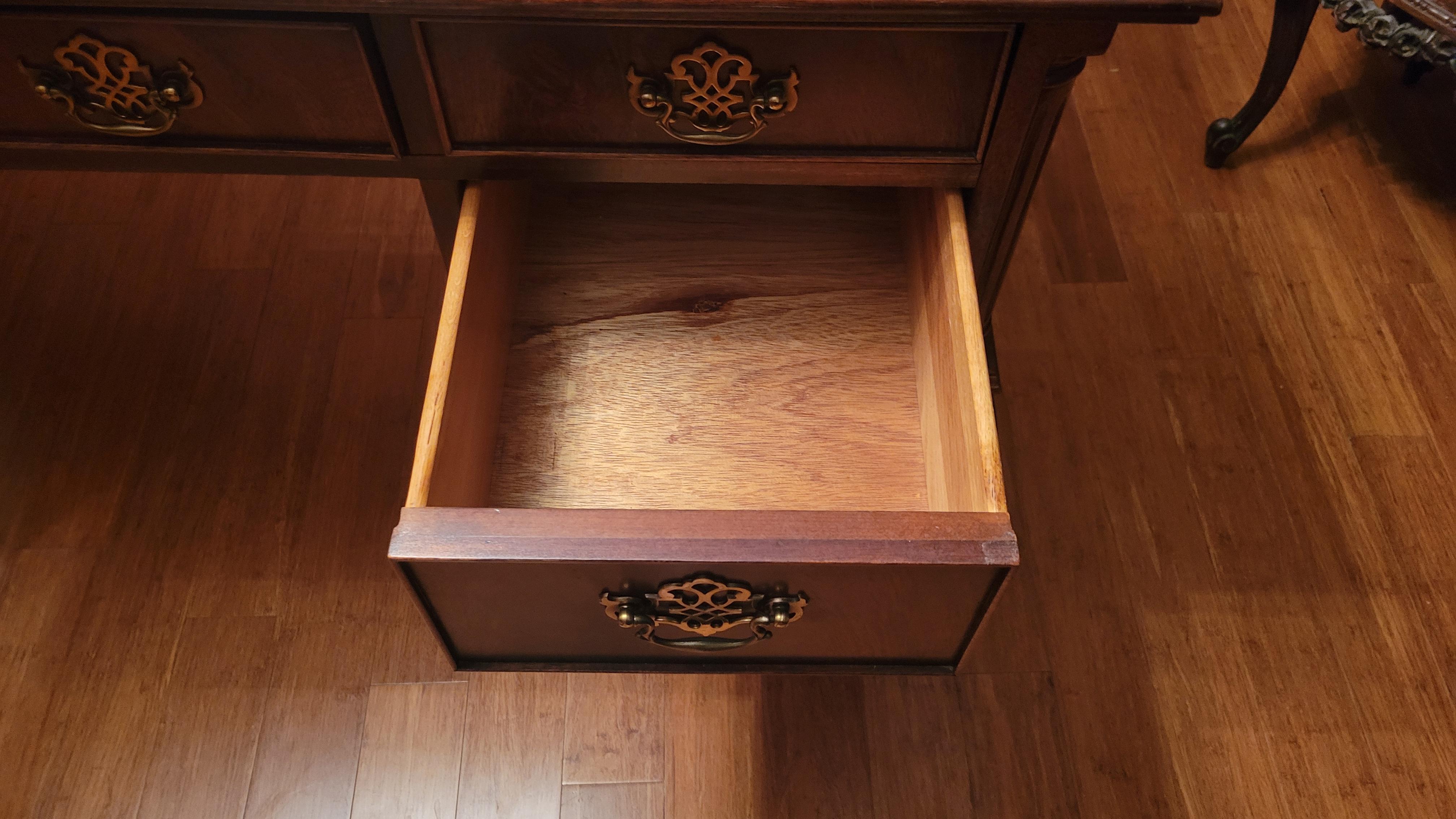 Vintage Hooker Furniture Solid Wood Archivist Desk in vendita 6