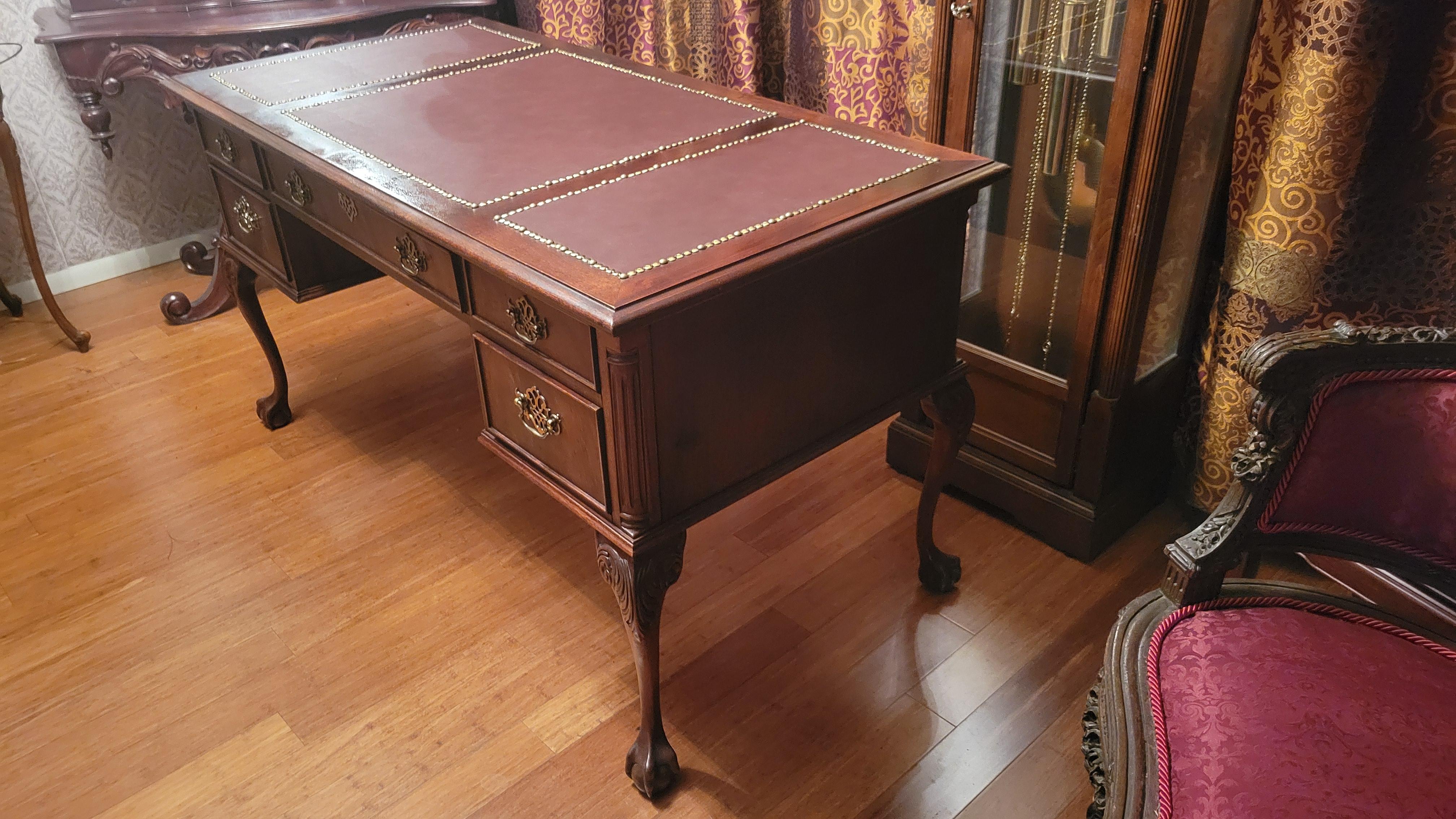 Vintage Hooker Furniture Solid Wood Archivist Desk In condizioni buone in vendita a Phoenix, AZ