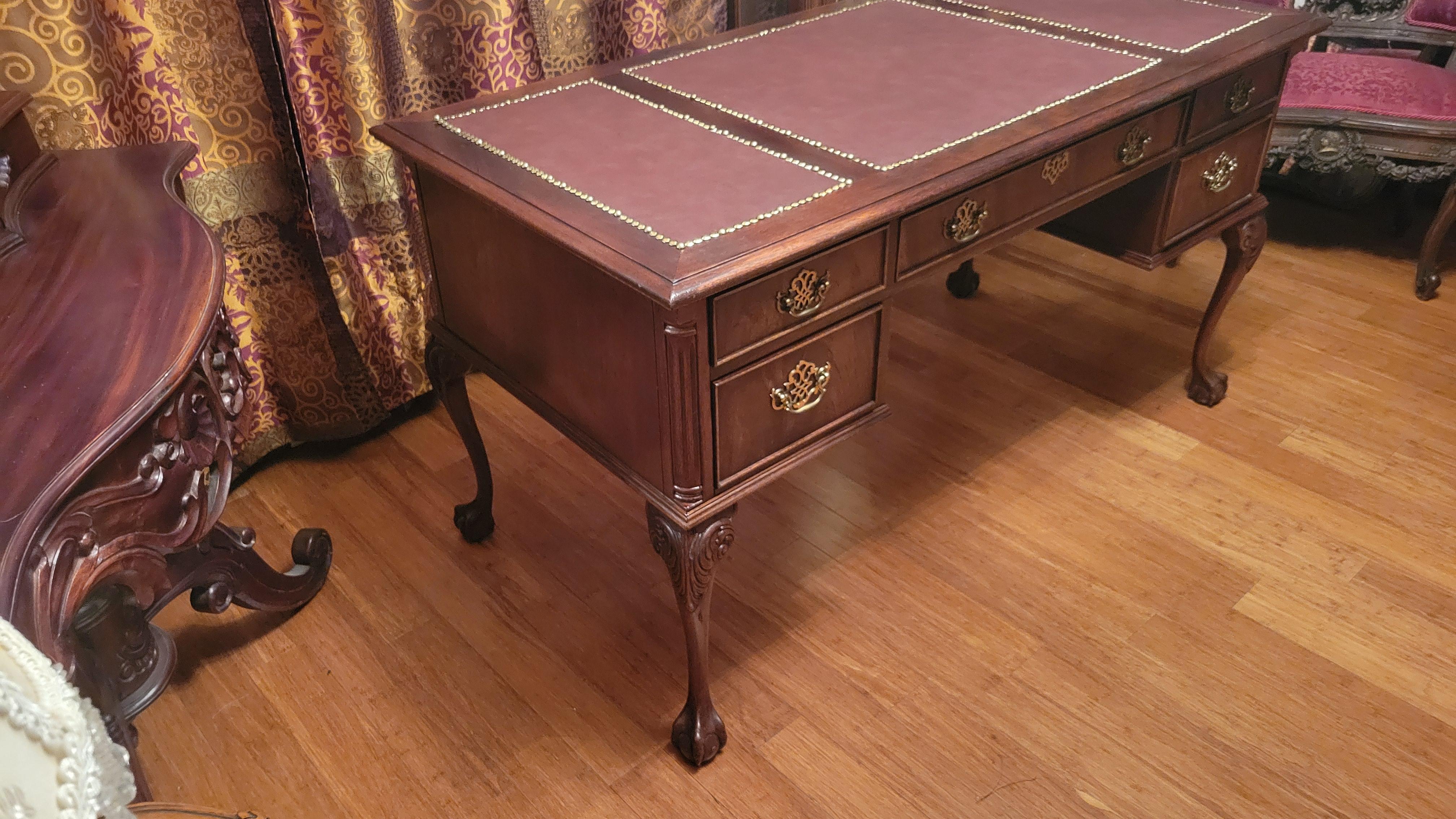 XX secolo Vintage Hooker Furniture Solid Wood Archivist Desk in vendita