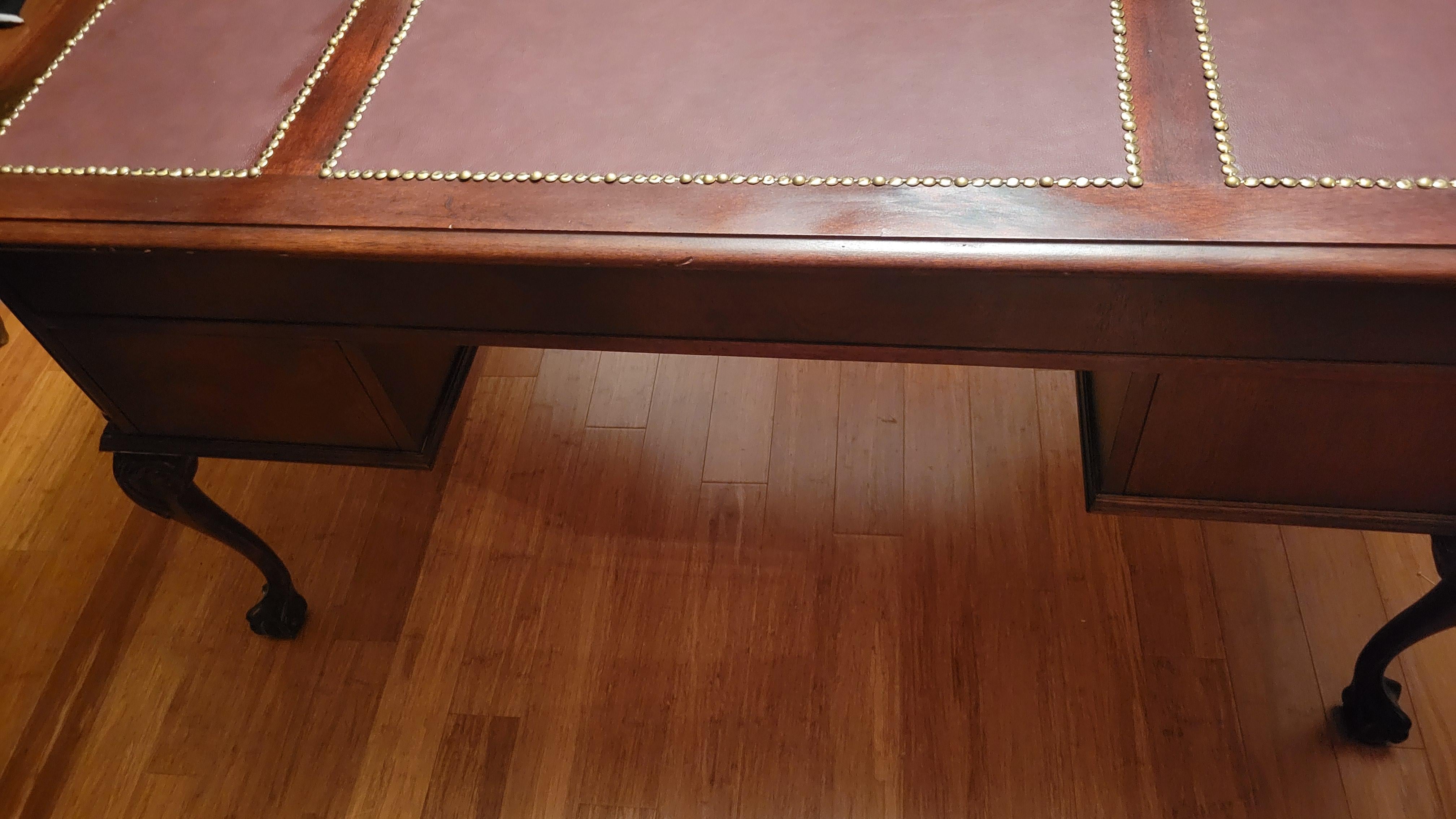 Mogano Vintage Hooker Furniture Solid Wood Archivist Desk in vendita