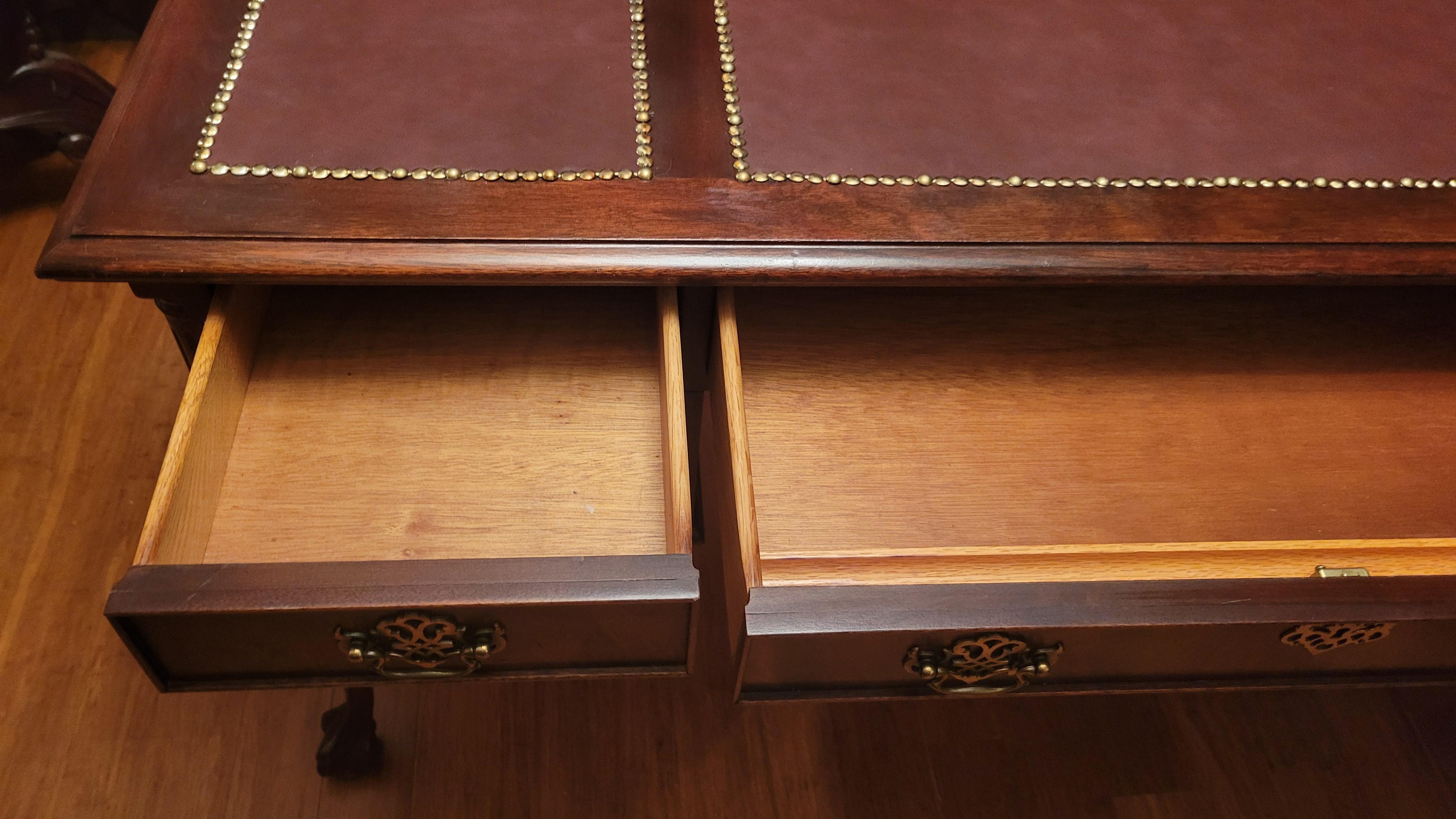 Vintage Hooker Furniture Solid Wood Archivist Desk in vendita 2