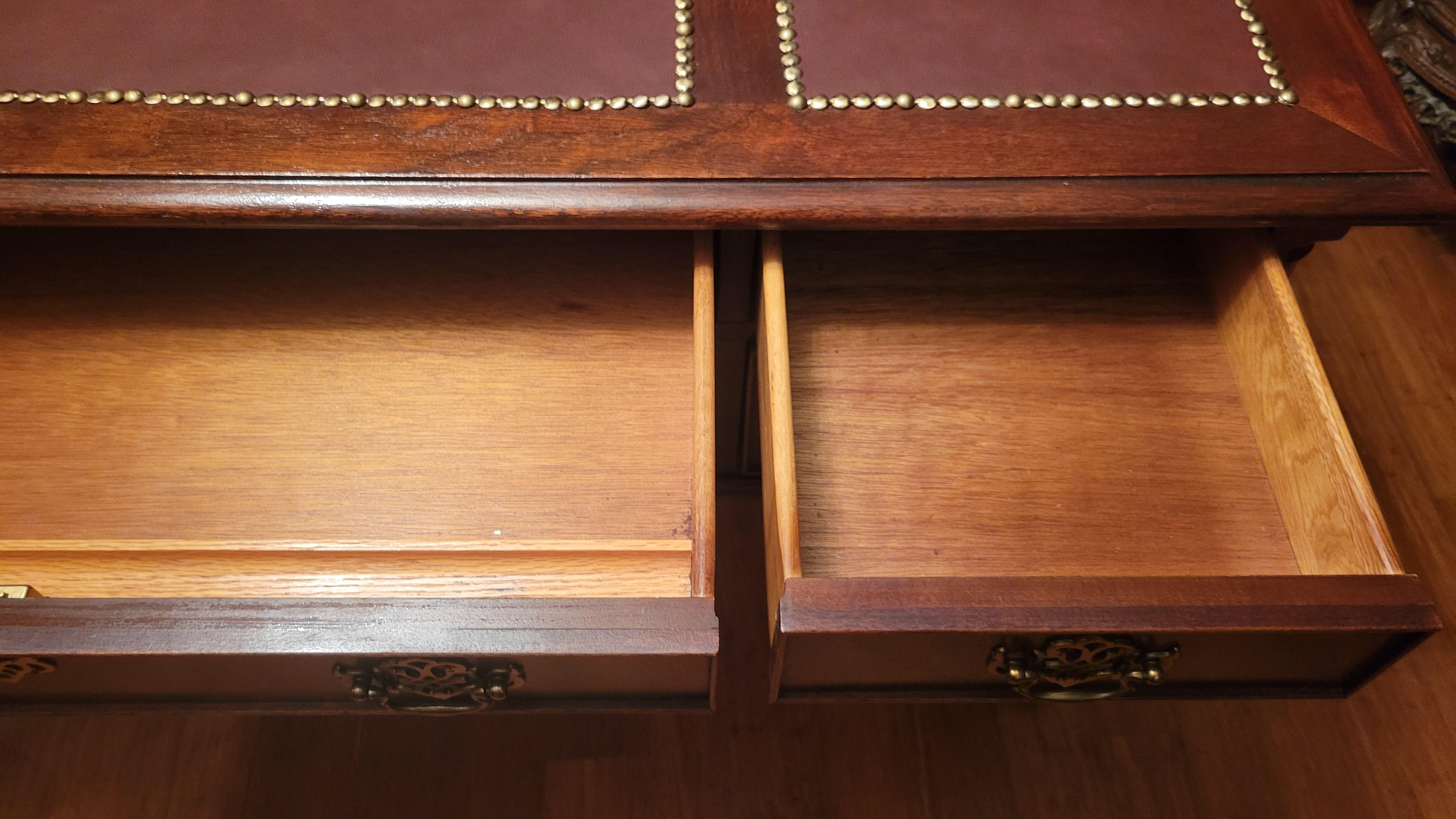 Vintage Hooker Furniture Solid Wood Archivist Desk in vendita 3