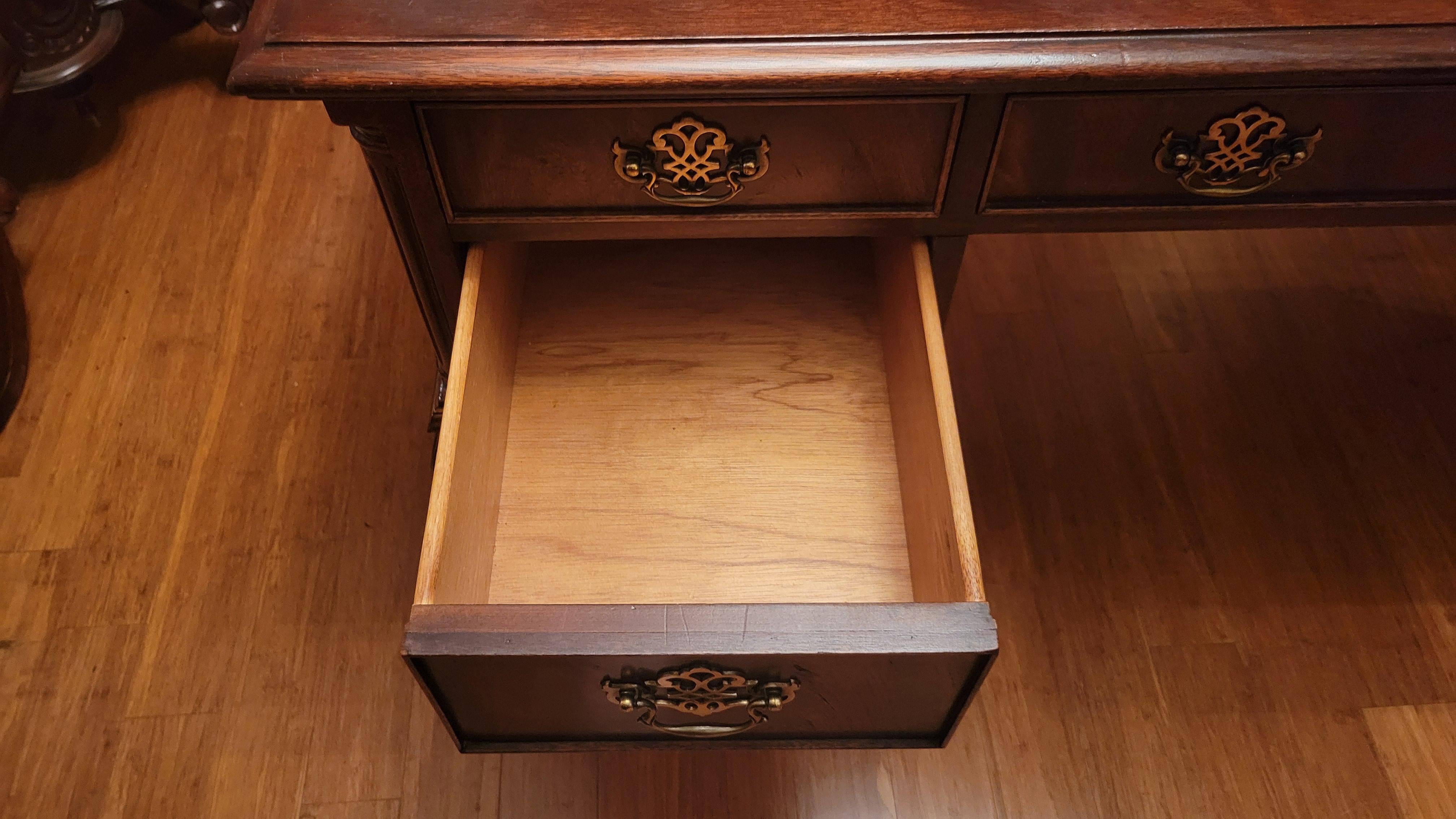 Vintage Hooker Furniture Solid Wood Archivist Desk in vendita 4