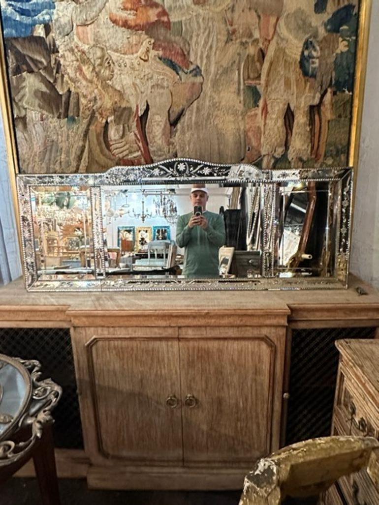Fabulous vintage horizonal Venetian style mirror with etched glass. Featuring a pattern with floral images. Lovely!!