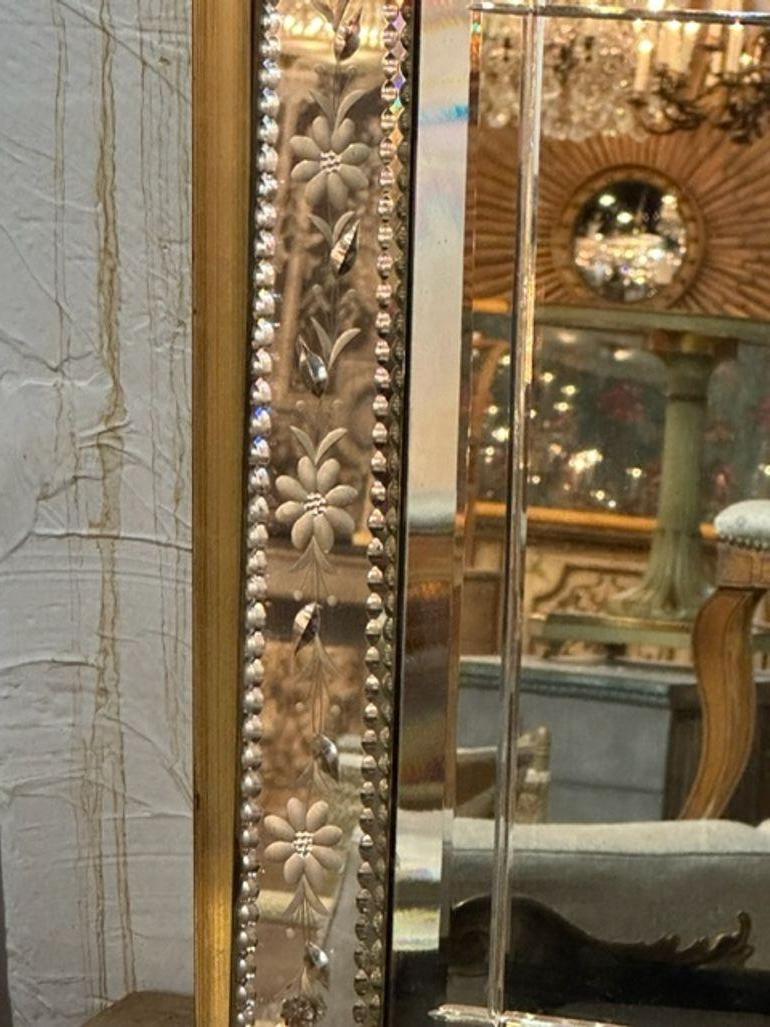 Horizontierter venezianischer Spiegel mit geätztem Glas, Vintage im Zustand „Gut“ im Angebot in Dallas, TX