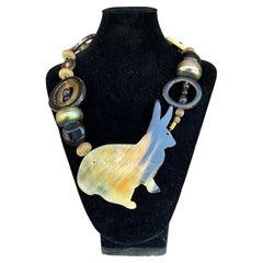 Collana di coniglietti in corno vintage