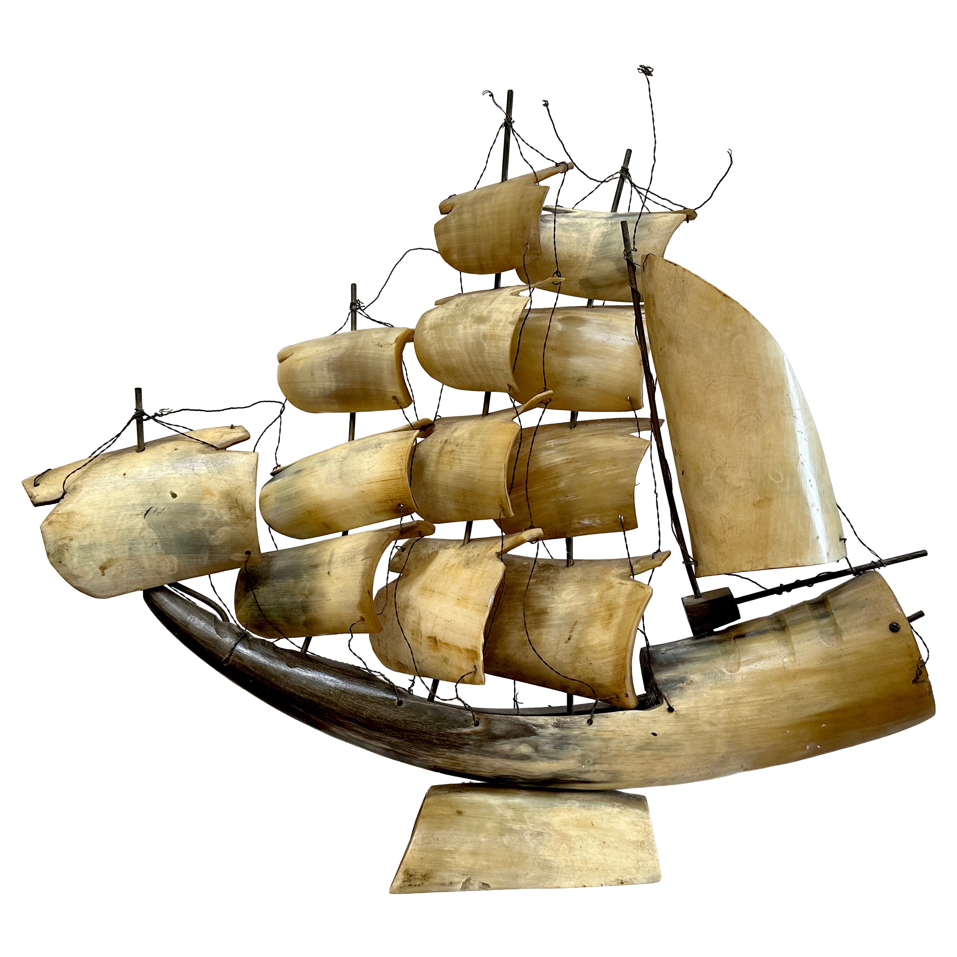Scultura vintage di nave Clipper intagliata a corno - Mid-Century Folk-Art Nautical Decor