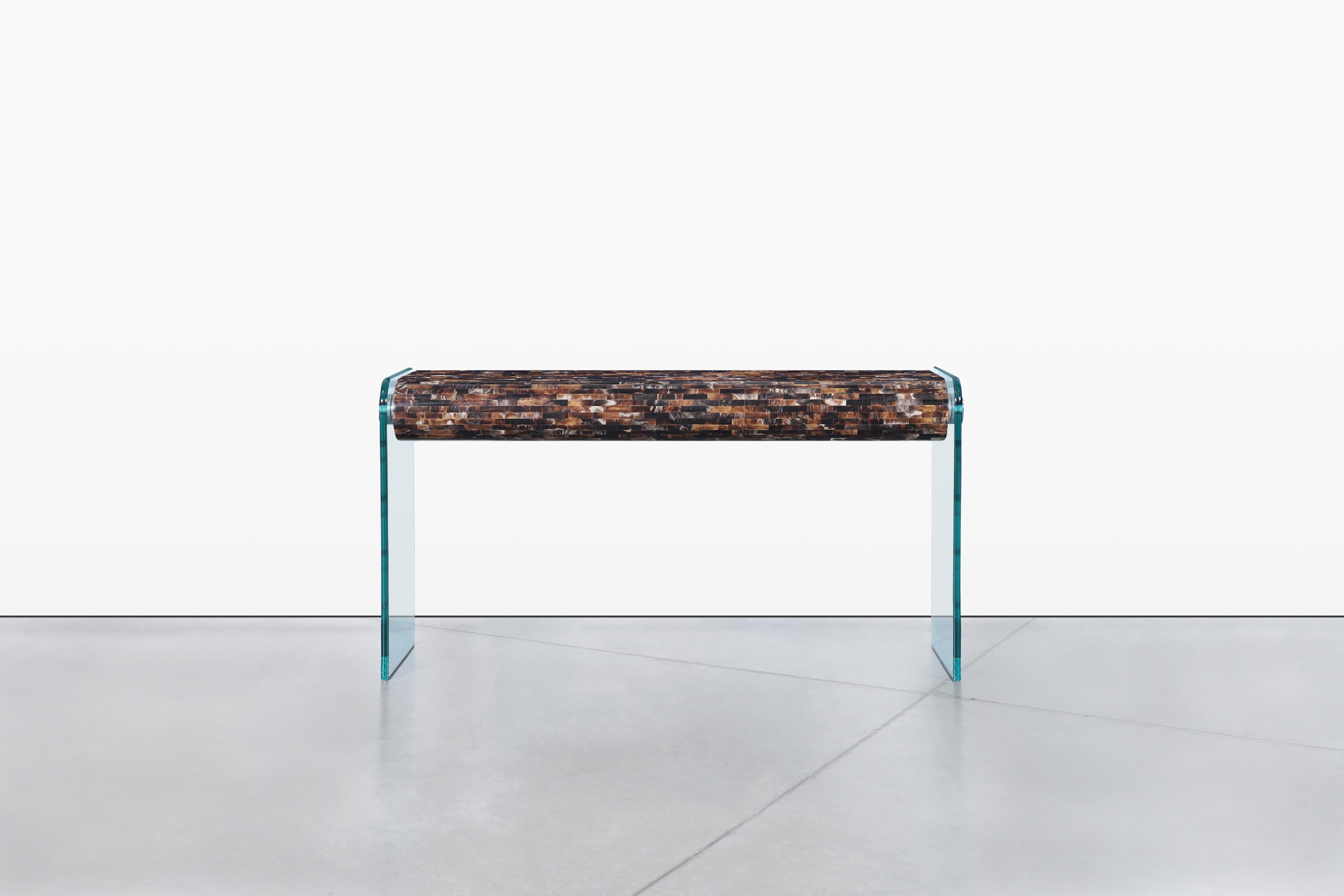 Colombien Table console vintage en Horn avec miroir par Enrique Garcel pour Jimeco LTDA. en vente