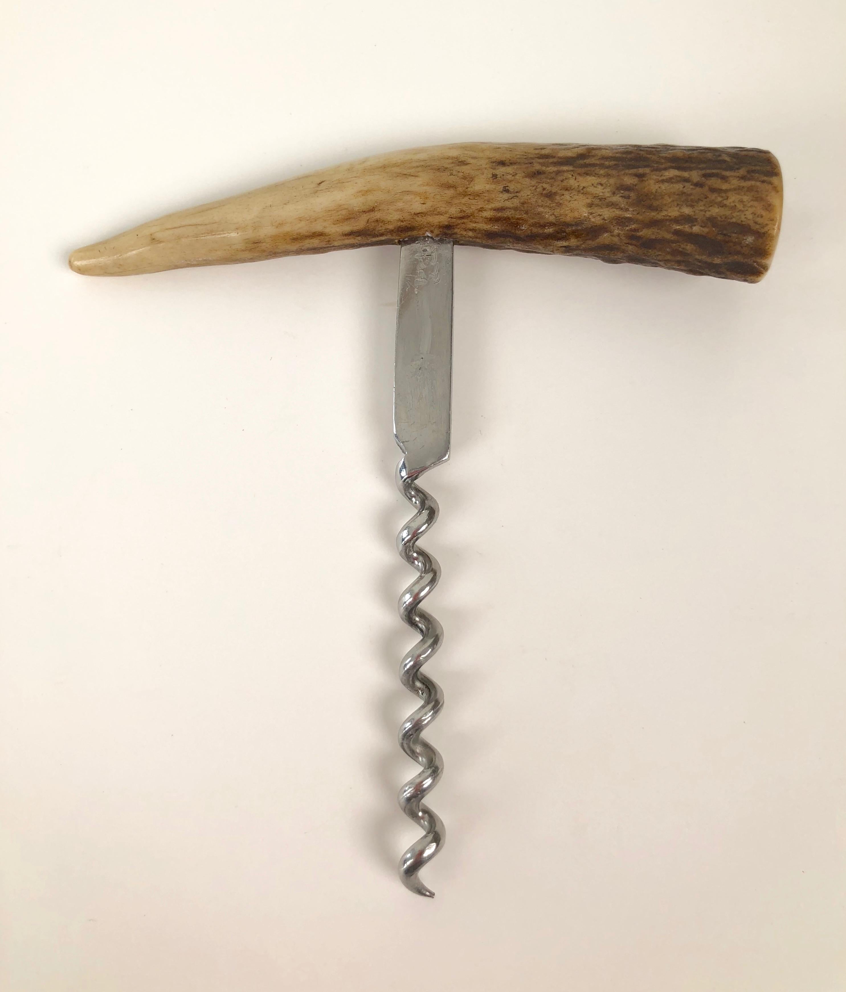 A vintage corkscrew from Amboss Austria, from the early 1950s. The handle is made from the tip of a deer antler
and held in place with a pin which goes through the handle. There is small amount of side play from
use. It has been tested and is in
