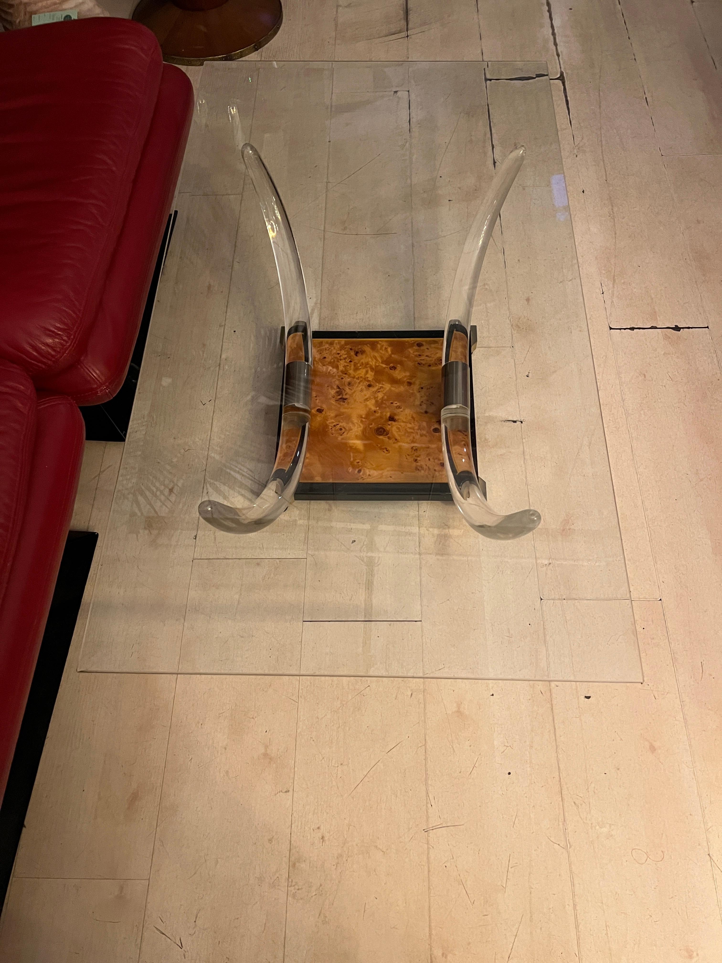 Table basse vintage en plexiglas avec base en noyer et plateau en cristal Horn 1970 en vente 3