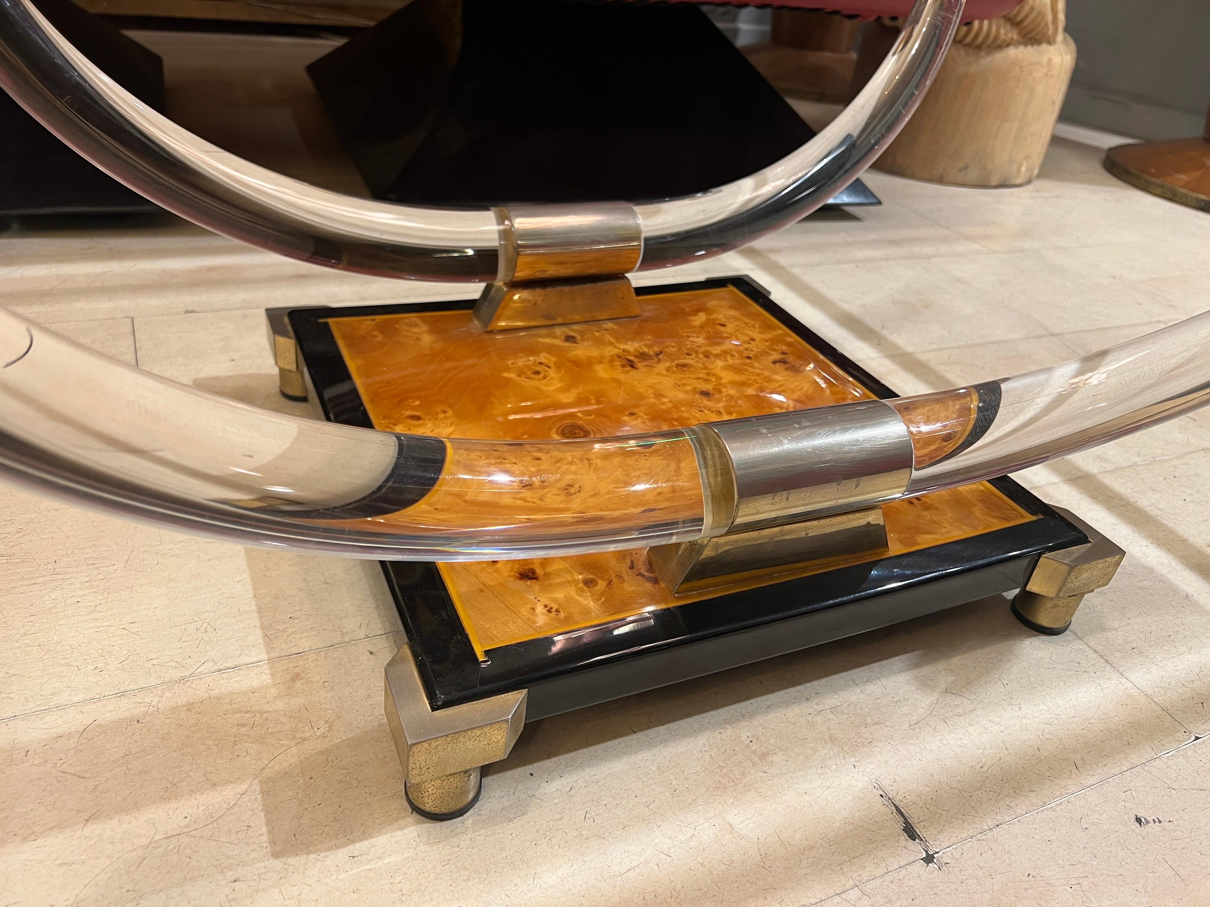 Table basse vintage en plexiglas avec base en noyer et plateau en cristal Horn 1970 en vente 11