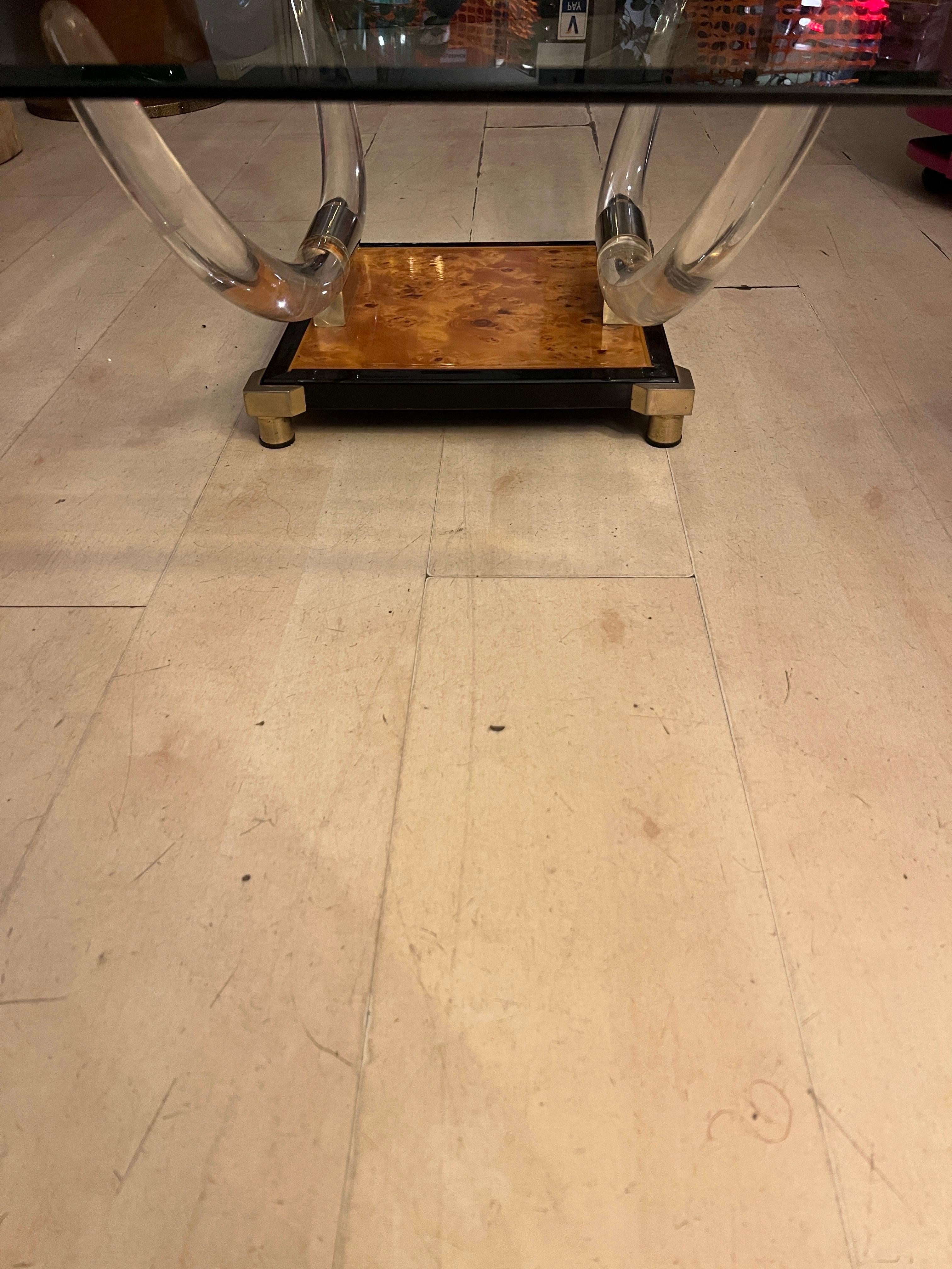 Table basse vintage en plexiglas avec base en noyer et plateau en cristal Horn 1970 en vente 13