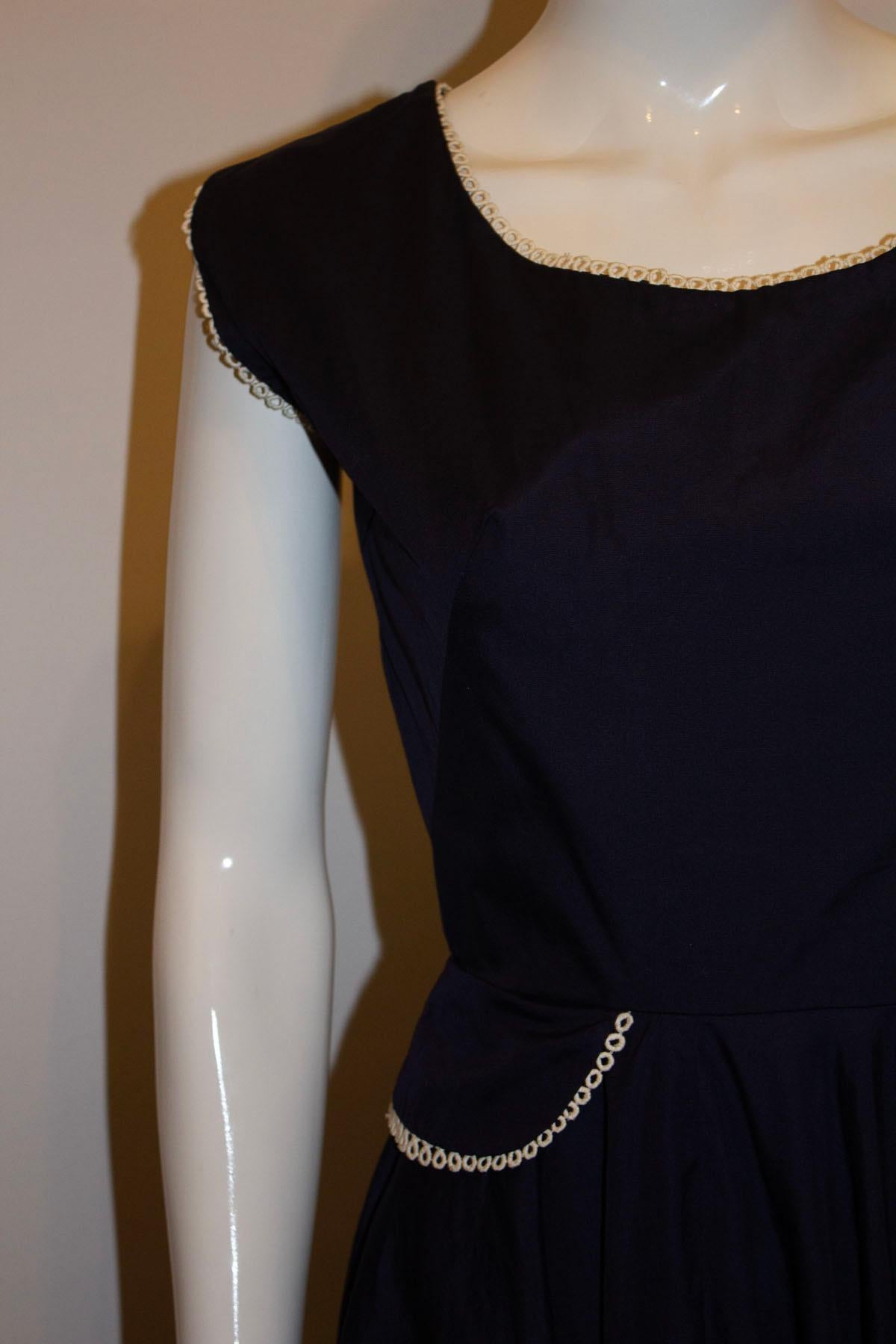 Vintage Horrockses Day Dress in Blue and White In Good Condition For Sale In London, GB