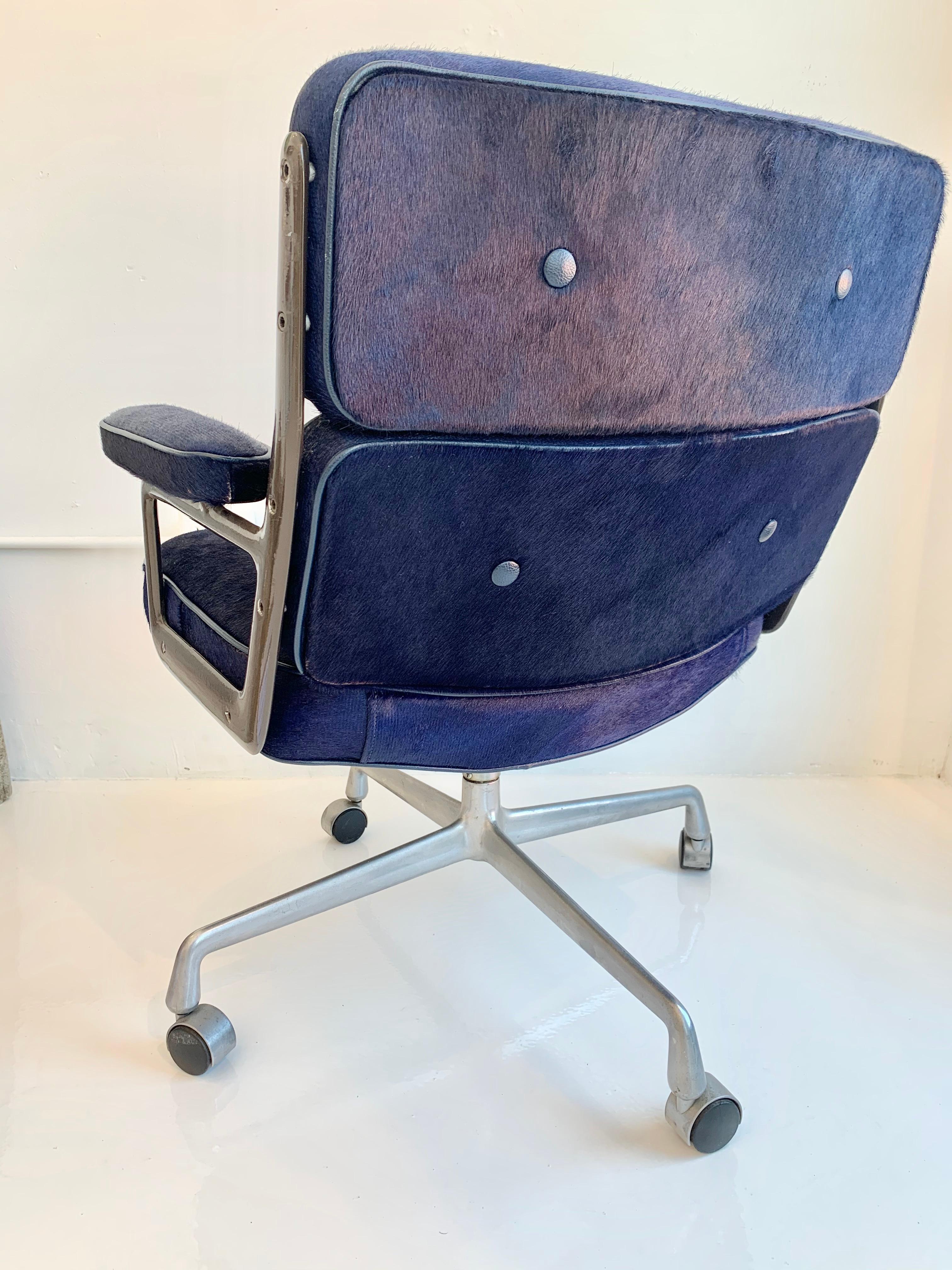 Vintage Eames time life swivel chair in blue horse hair and leather buttons. Nickel frame powder-coated in black. Nickel base. Swivels and reclines. Good vintage condition. Some wear as shown. Height adjustable with tilt back mechanism. Offered with