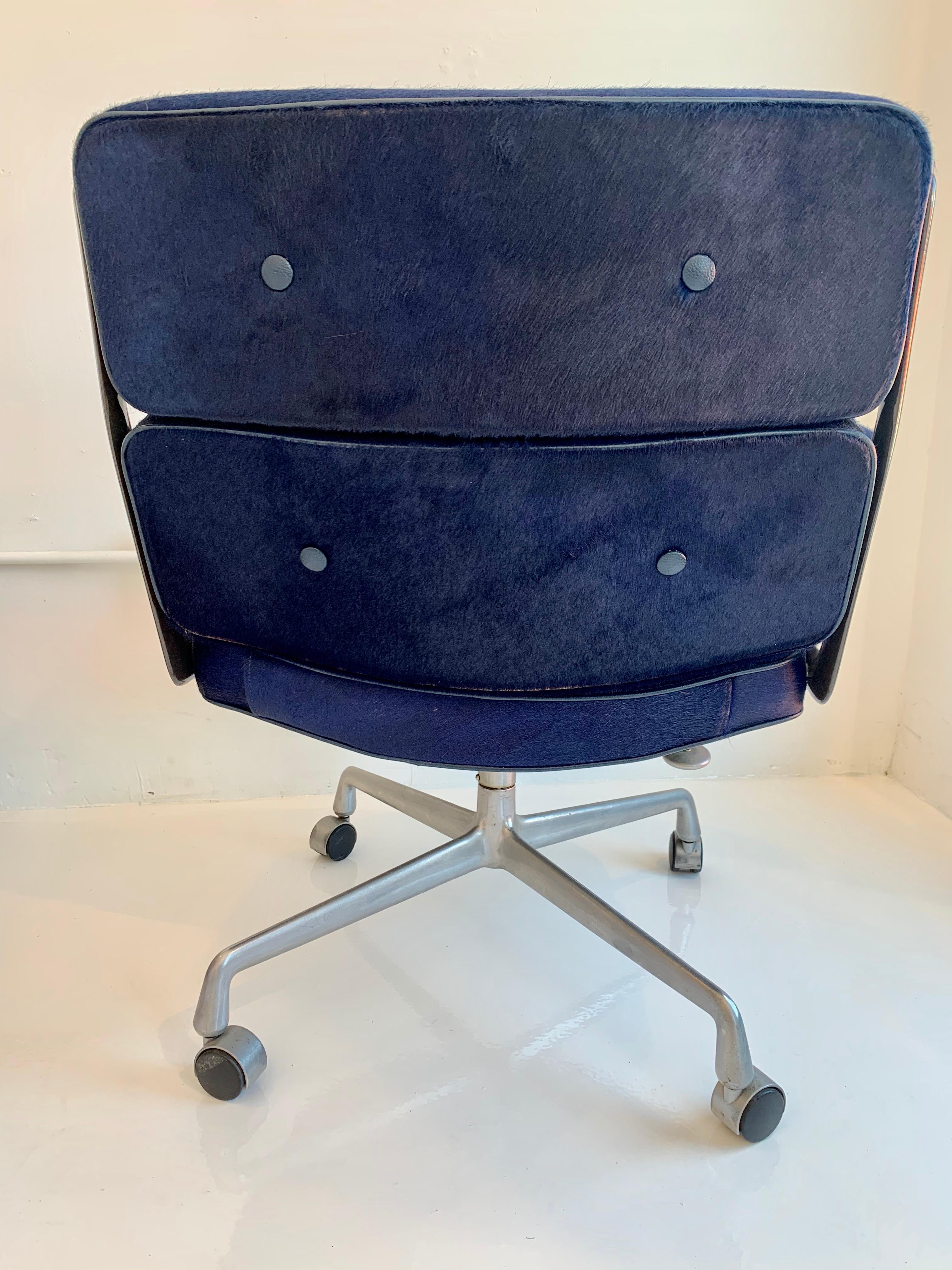 Original Eames Horse Hair Time Life Chair In Good Condition In Los Angeles, CA