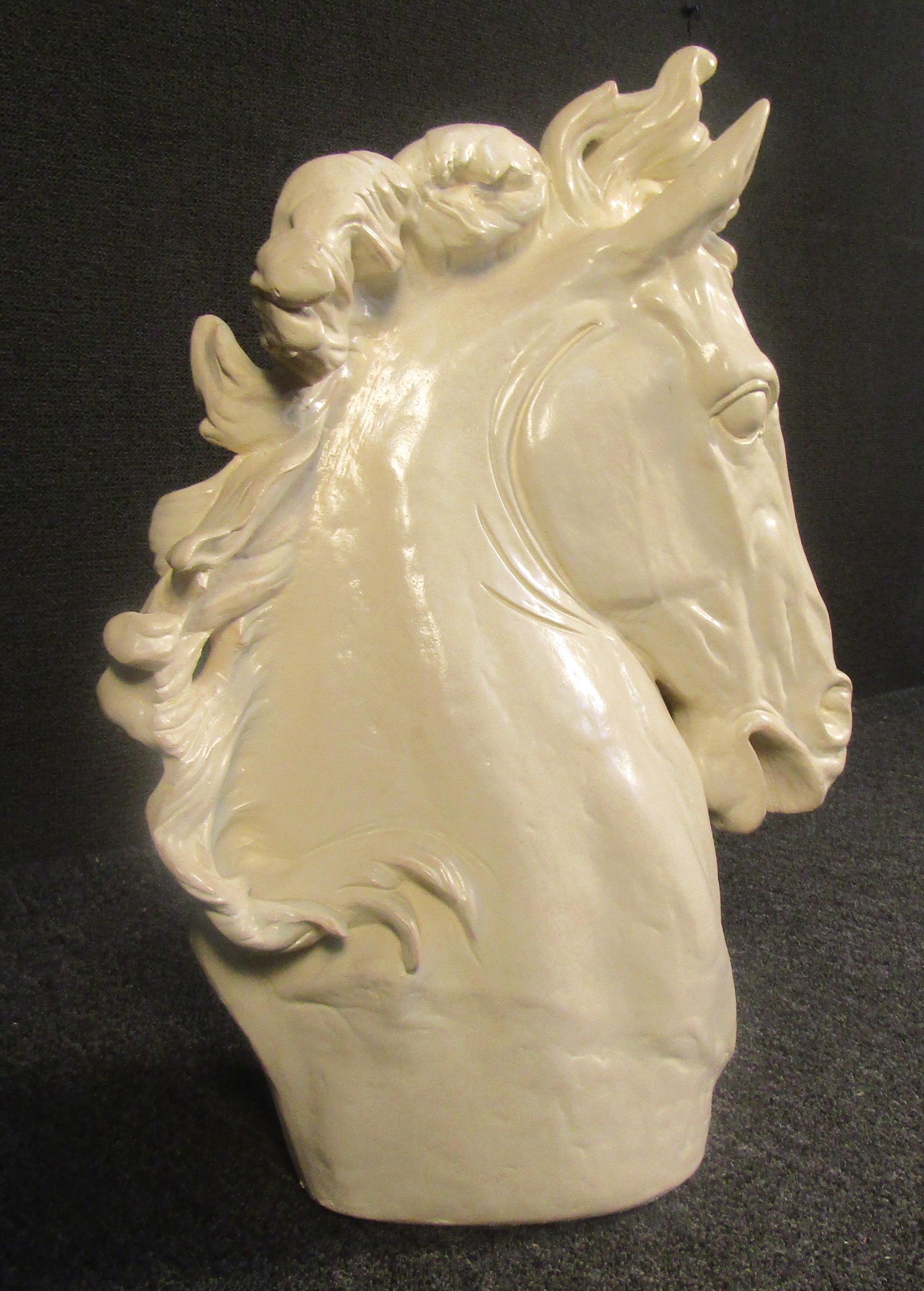 20ième siècle Sculpture vintage de tête de cheval en vente
