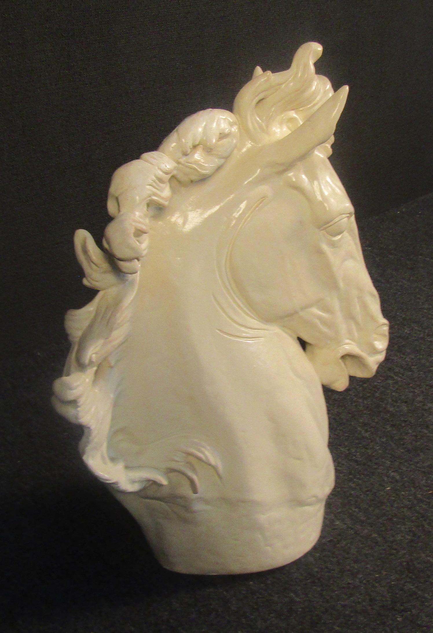 Plâtre Sculpture vintage de tête de cheval en vente