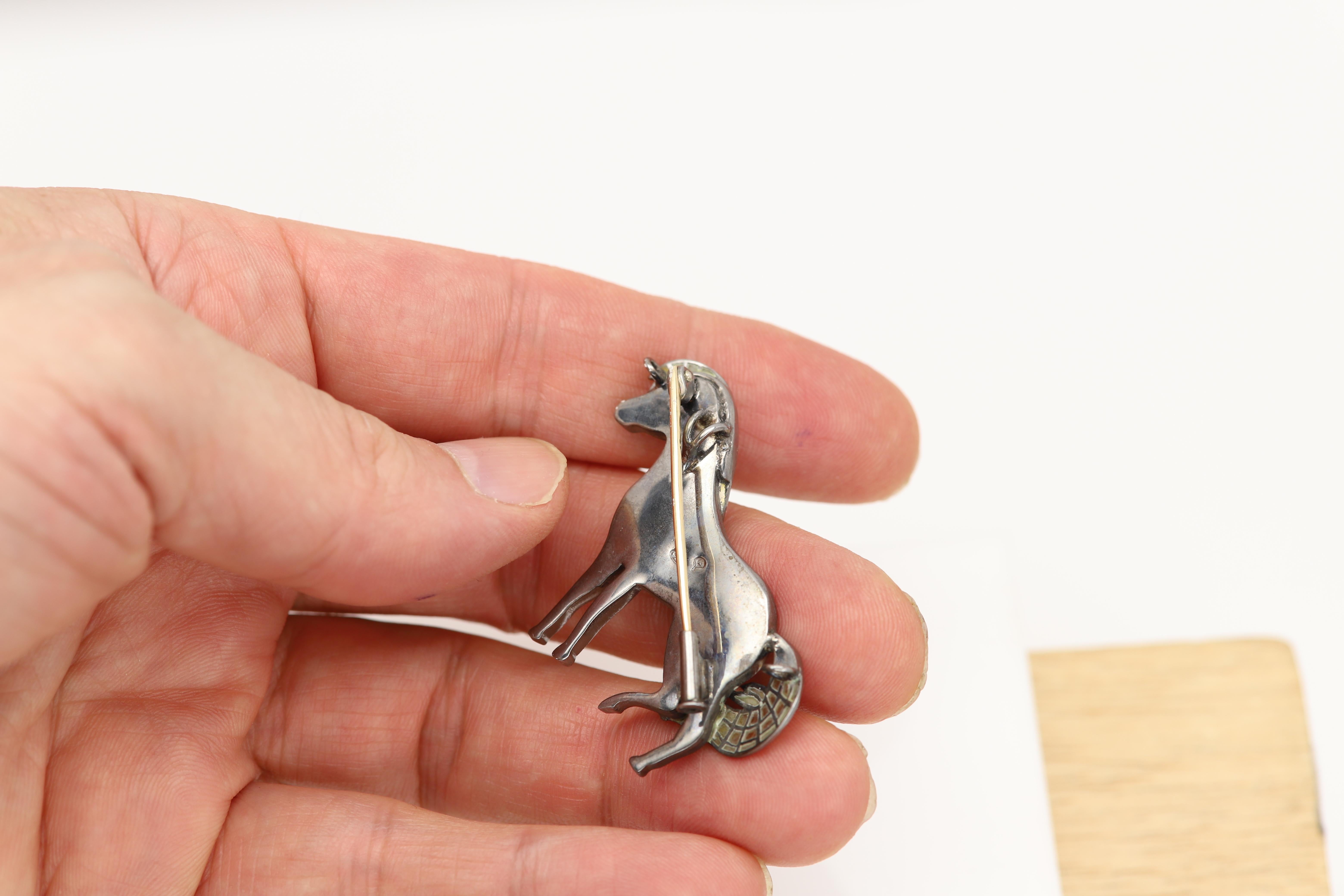 Vintage Horse Pin Brosche Anhänger Halskette Sterling Silber und Emaille im Zustand „Neu“ im Angebot in Brooklyn, NY