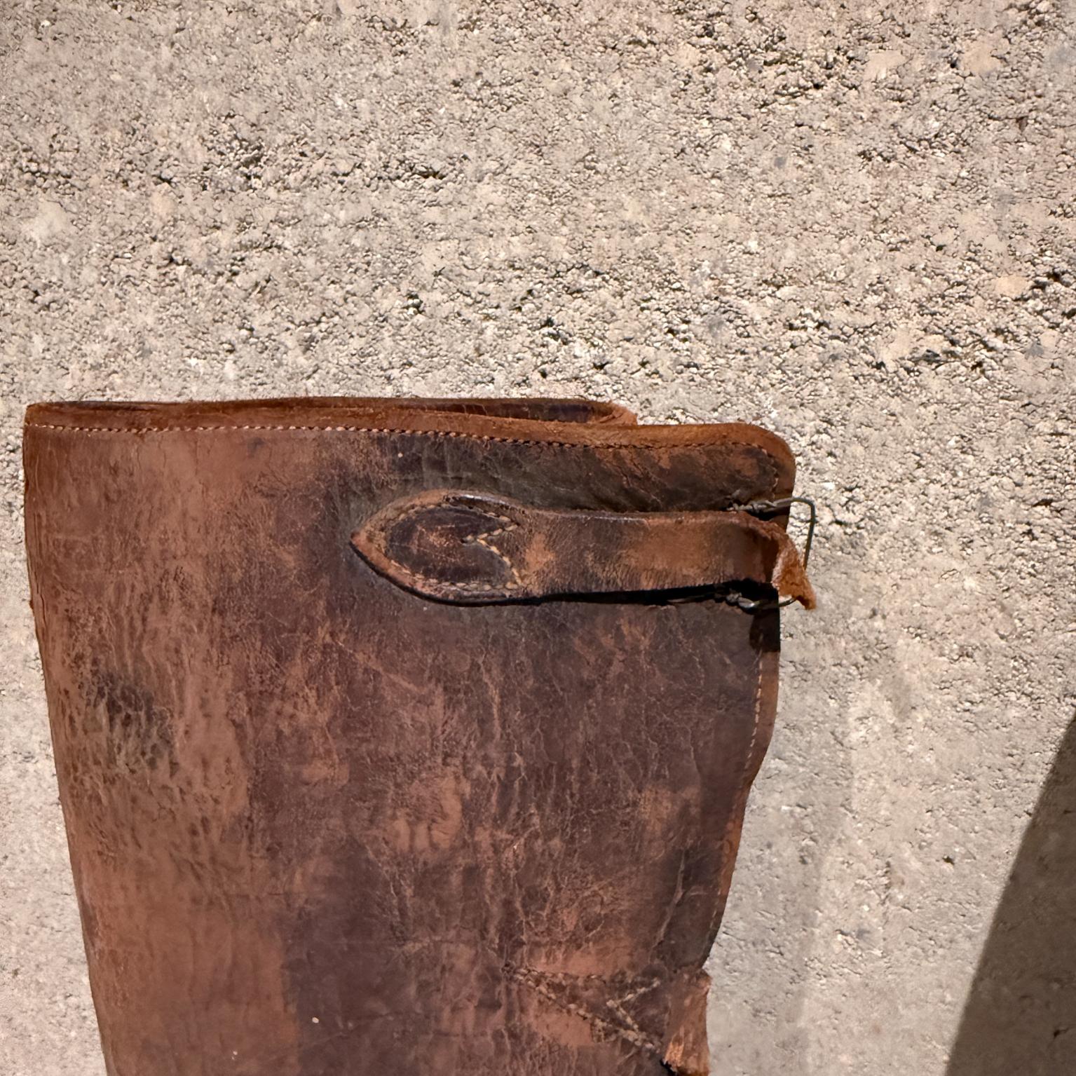 Vintage Horse-Riding Military Chaps Distressed Leather In Distressed Condition For Sale In Chula Vista, CA
