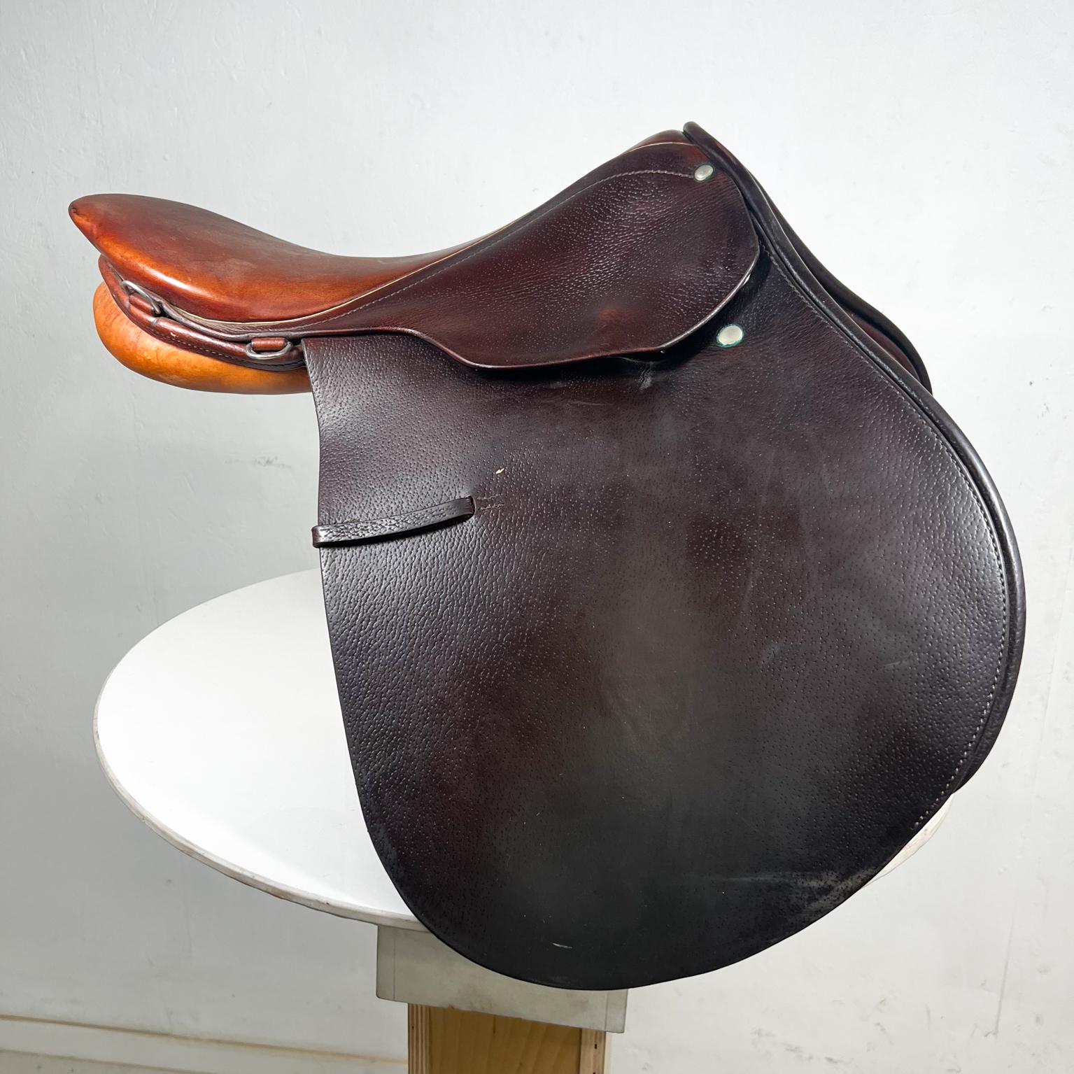Chaise rembourrée en cuir avec revêtement amovible ELIS By Mobliberica Chaise rembourrée en cuir avec revêtement amovible ELIS By Mobliberica