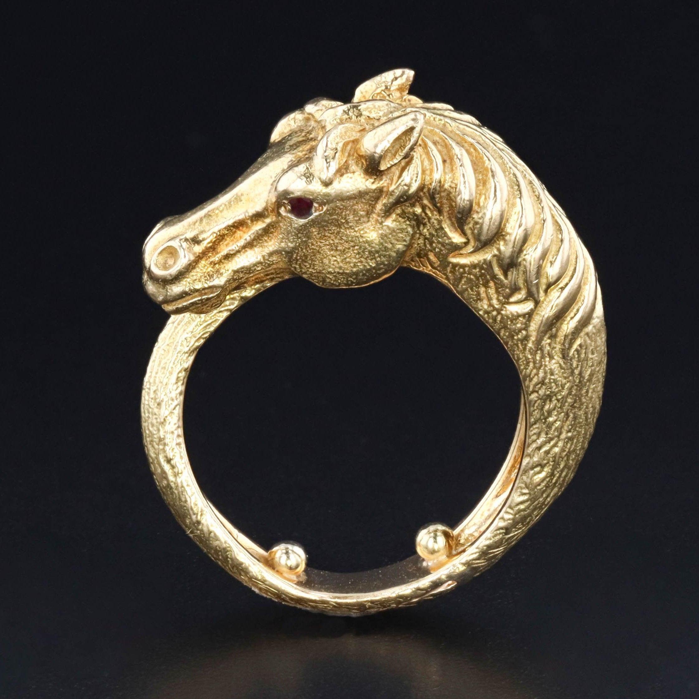Round Cut Vintage Horse Wrap Around Ring of 18k Gold For Sale