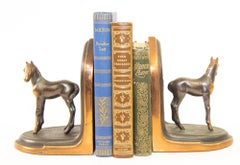 Serre-livres vintage en bronze cuivré avec motif équestre représentant des chevaux arabes, style Art nouveau