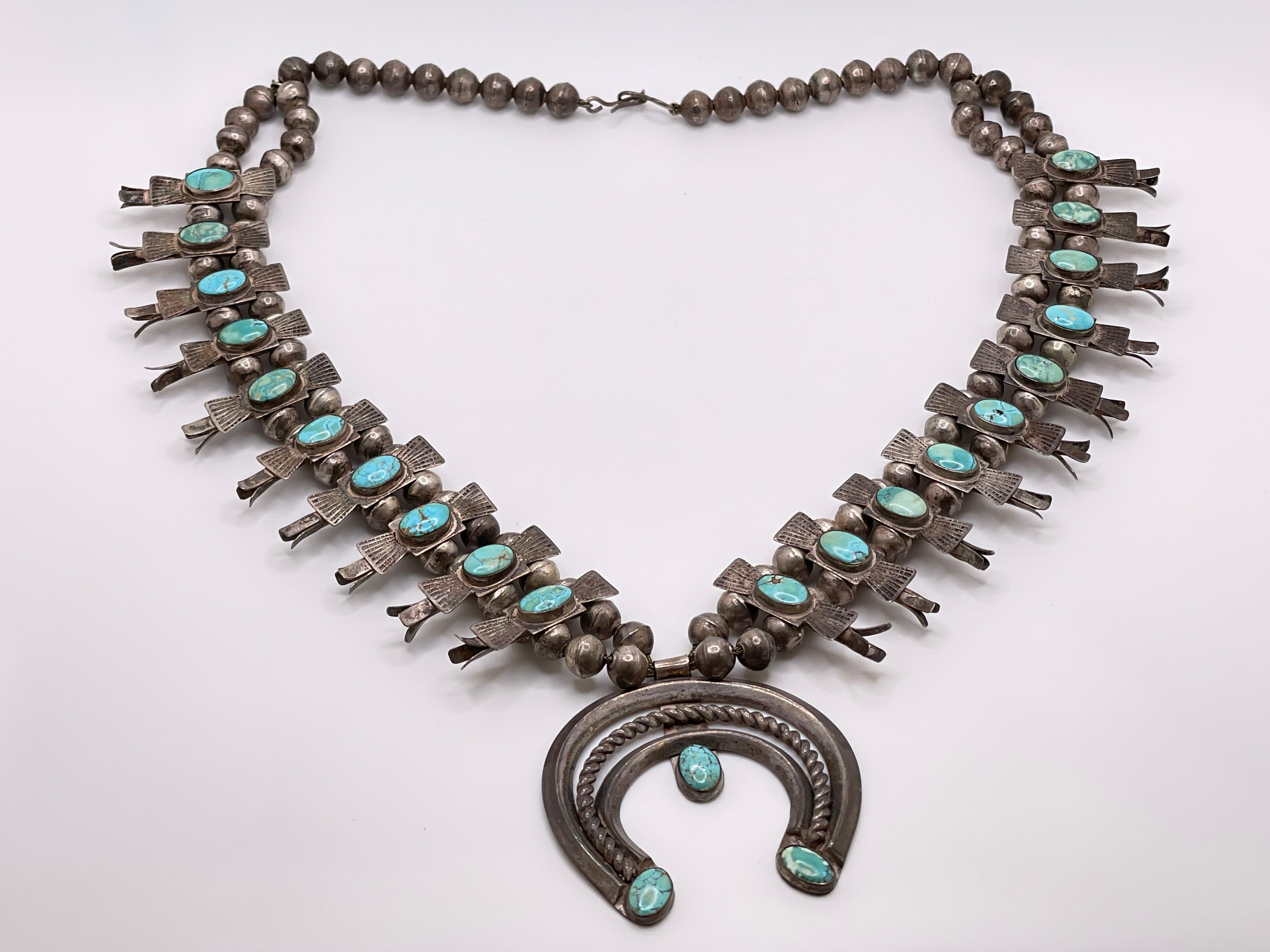 Vintage Horseshoe Native American Navajo Sterling Silver Squash Blossom Necklace im Zustand „Gut“ im Angebot in Westport, CT